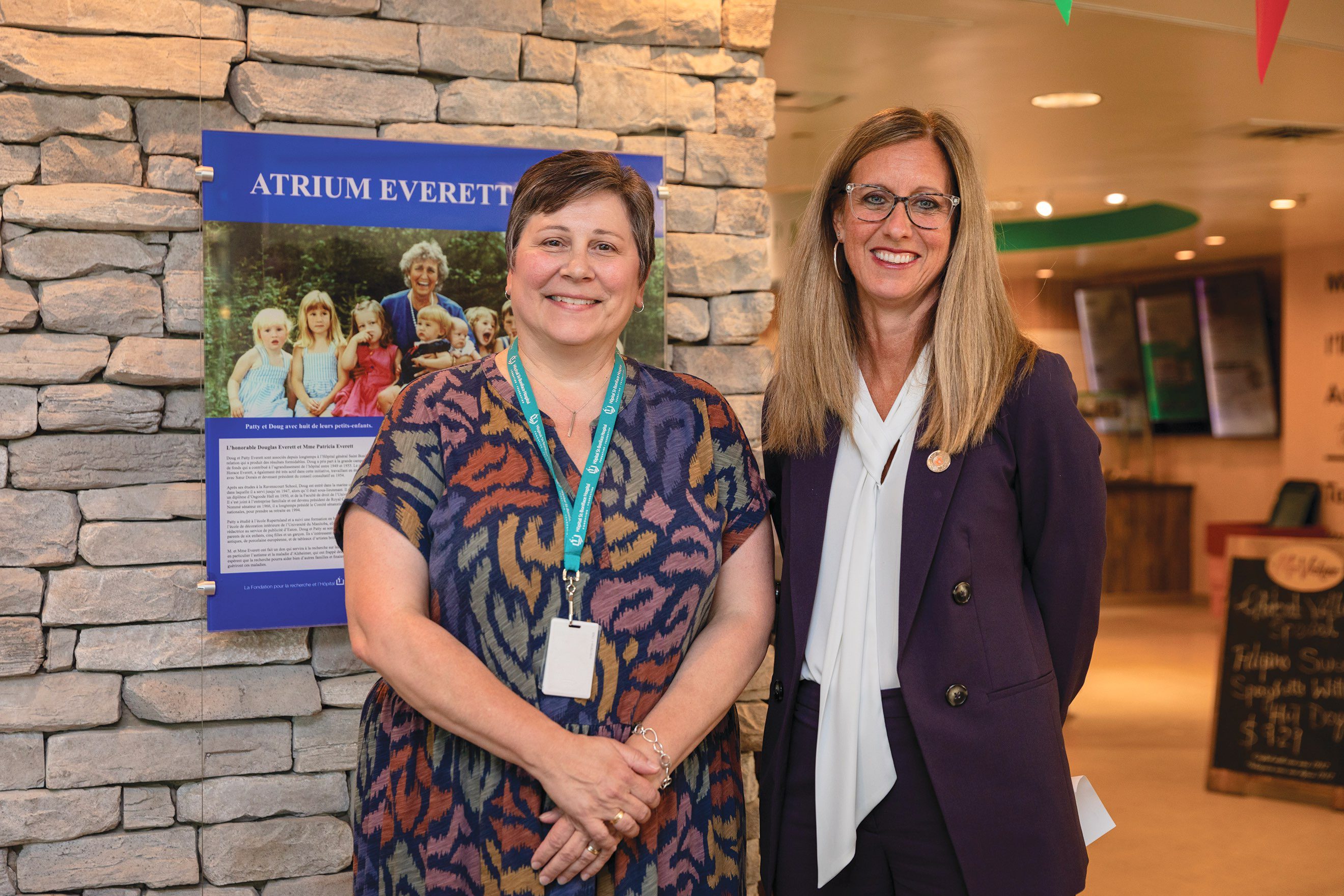 Karen Fowler, présidente-directrice générale de la Fondation de l’Hôpital Saint-Boniface, et Nicole Aminot, présidente-directrice générale de l’hôpital. (photo : Marta Guerrero)