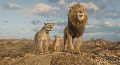 Mufasa bébé avec ses parents.