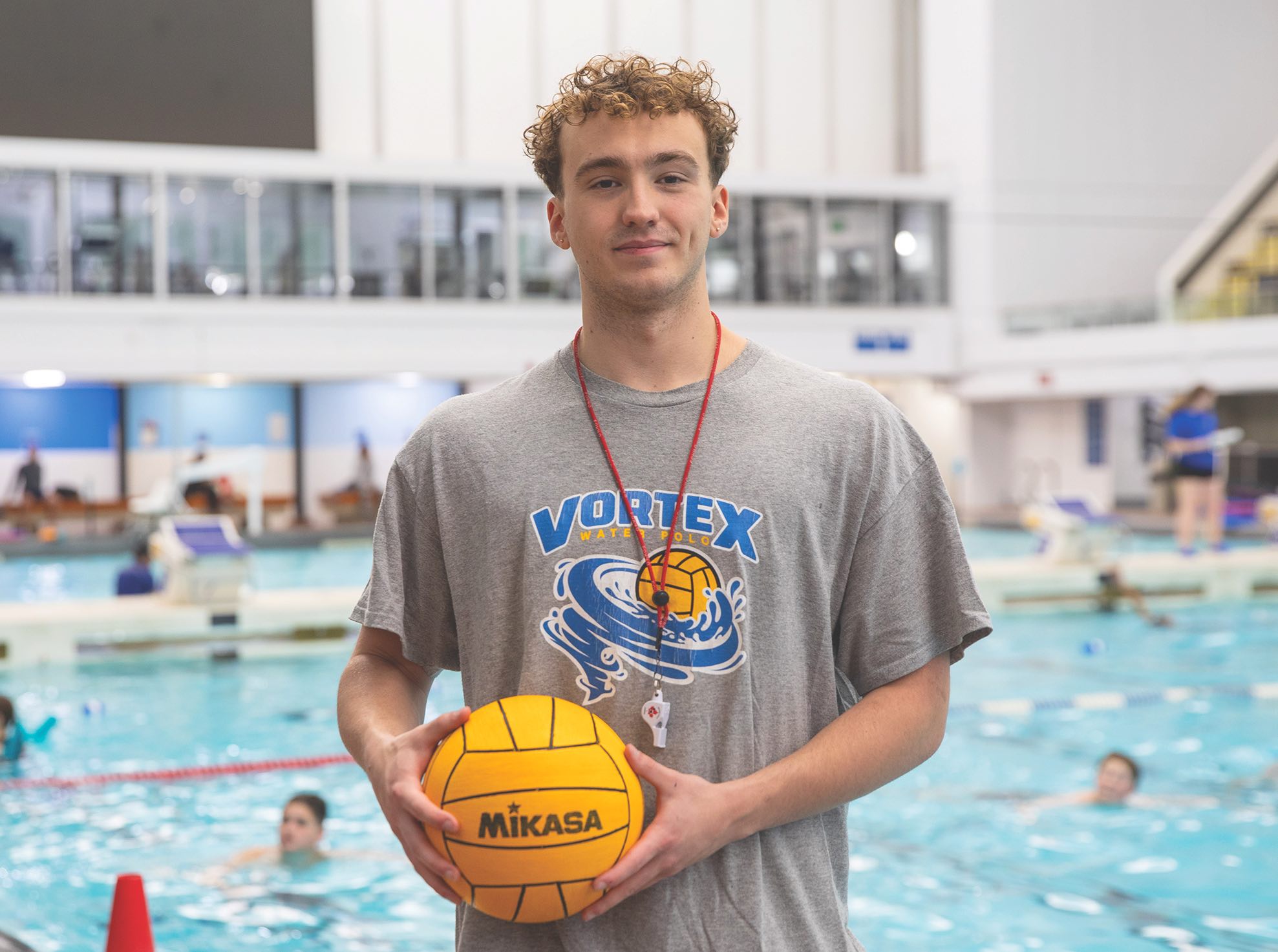 Jayden Del Campo, l’un des entraîneurs du club. (photo : Marta Guerrero)
