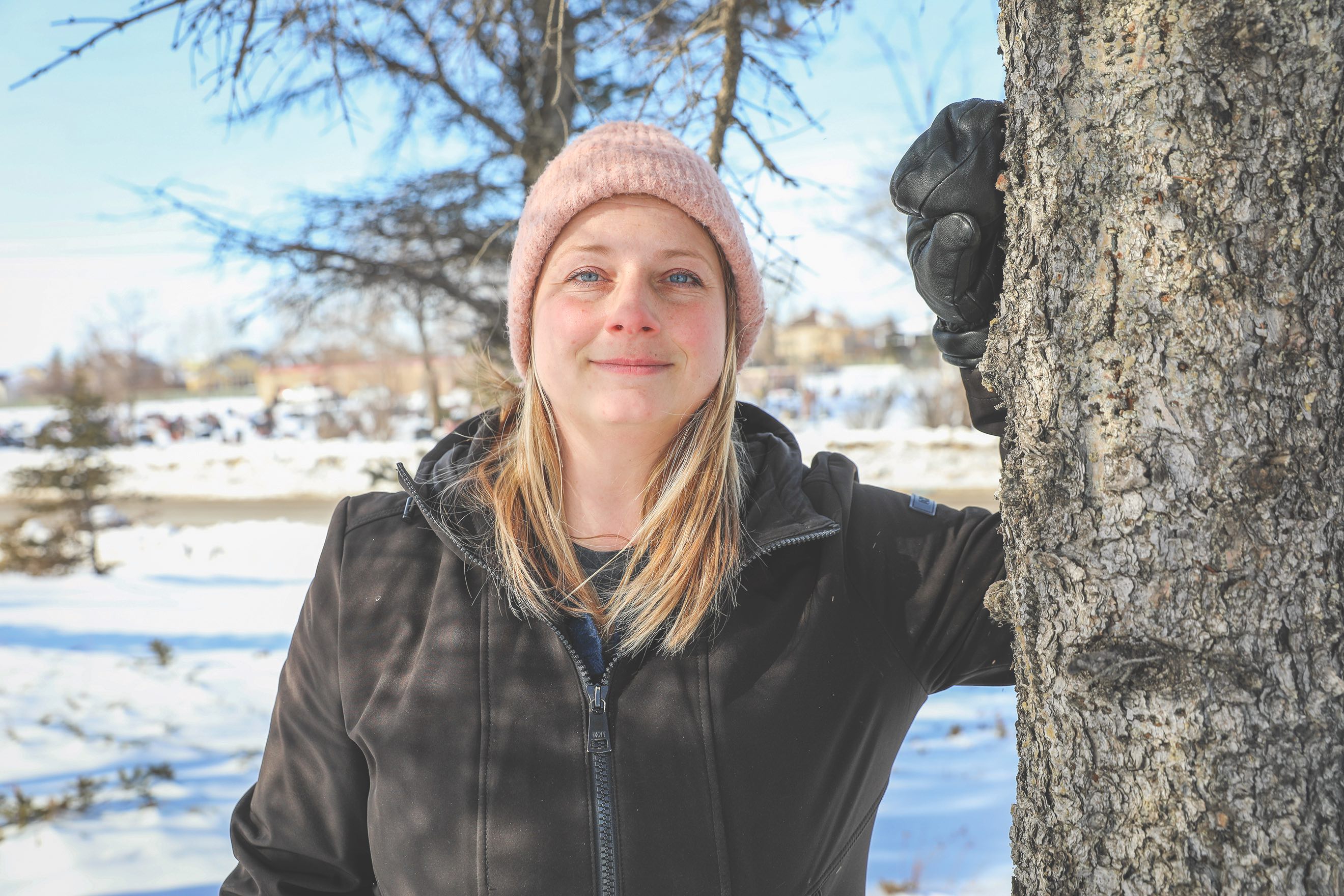Audrey Gagnon est arboriste pour l’organisme Trees Winnipeg.