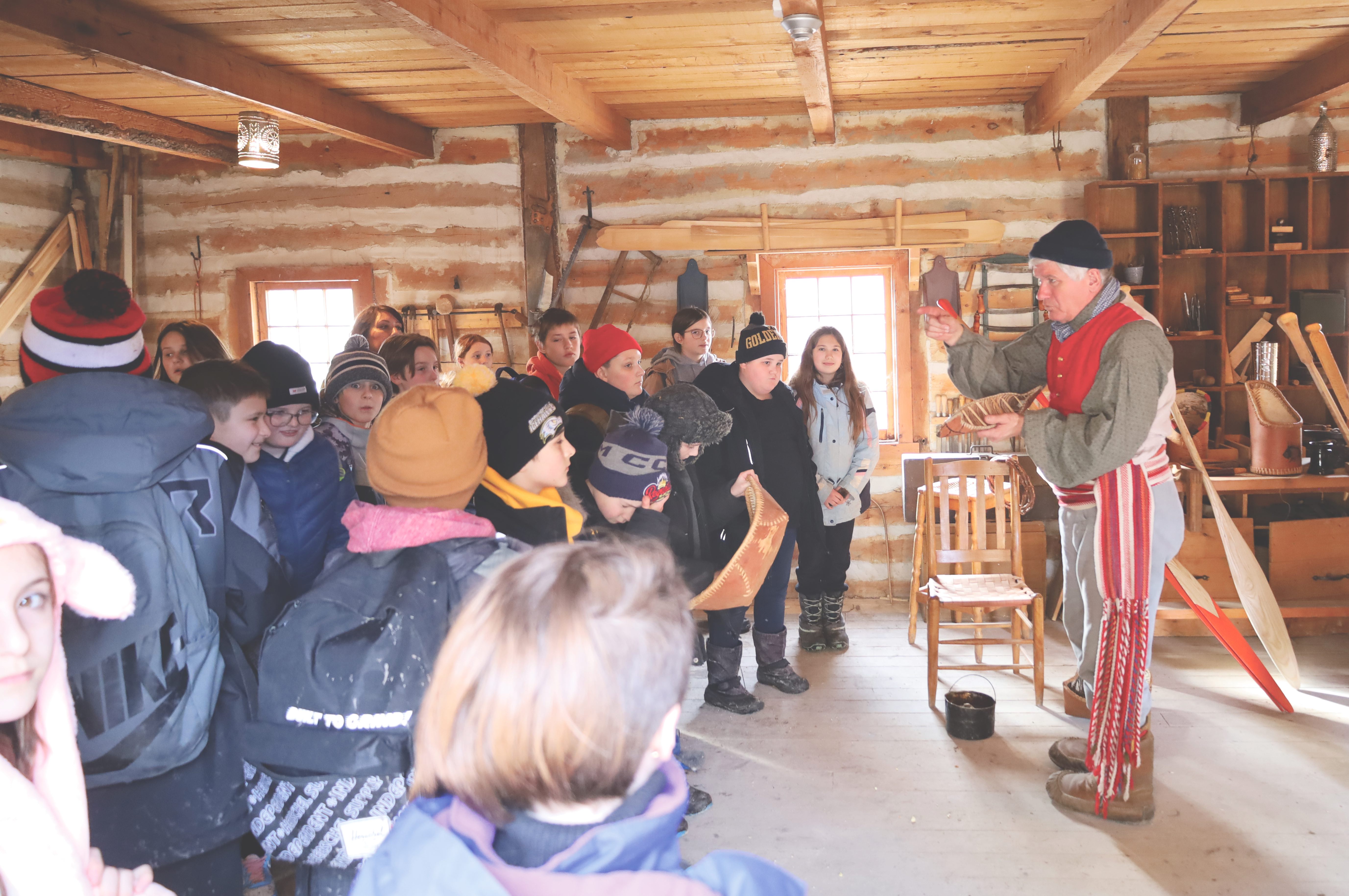 Des élèves participant au programme scolaire du Festival du Voyageur lors d’éditions antérieures.