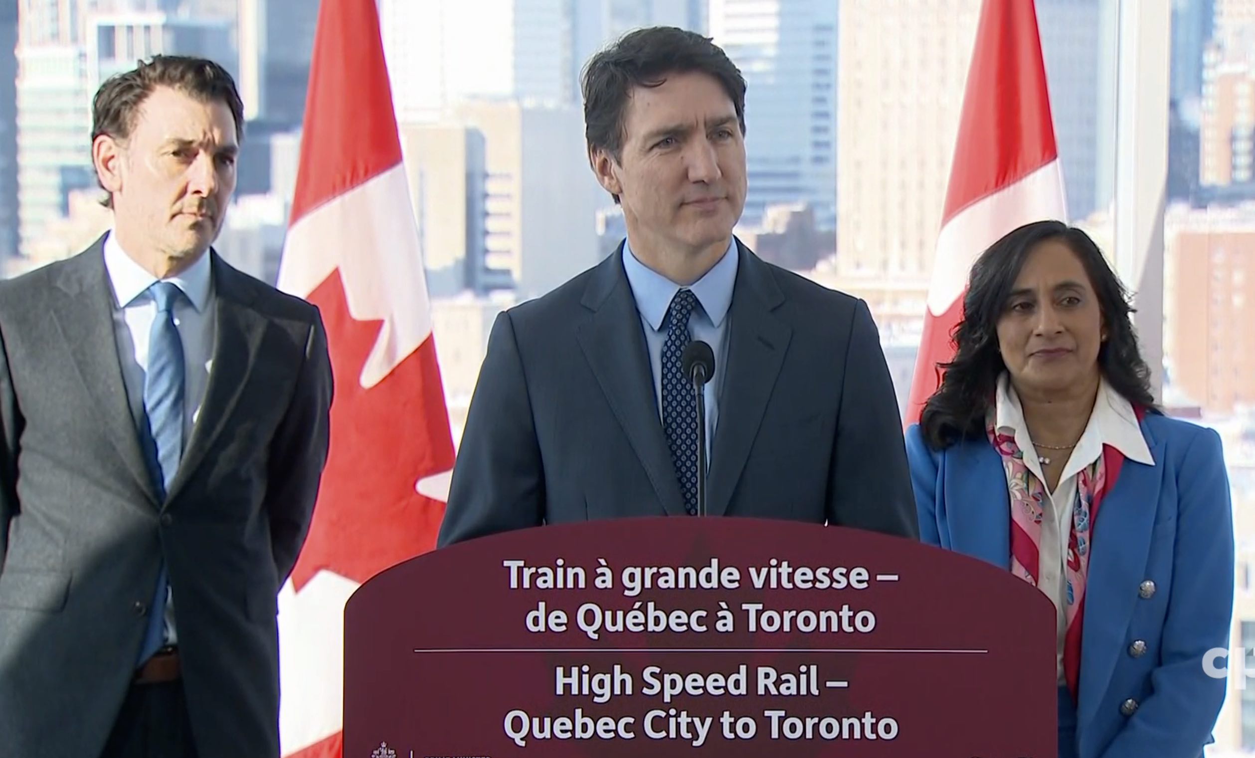 Pour cette annonce, Justin Trudeau était accompagné de Martin Imbleau, président et directeur général d'Alto et d'Anita Anand, ministre des Transports et du Commerce intérieur.