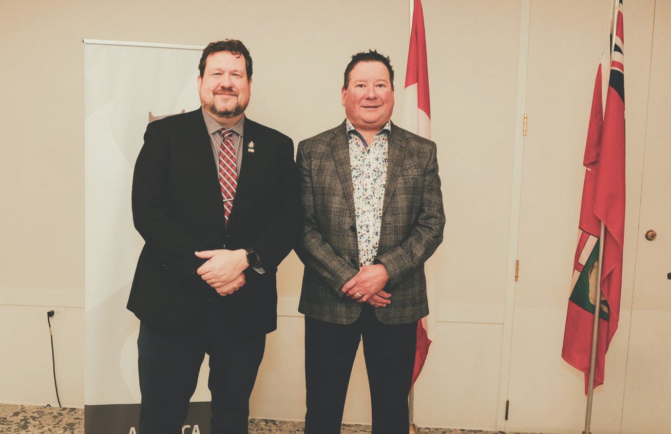 Le ministre Glen Simard et Ivan Normandeau, président de l’AMBM.