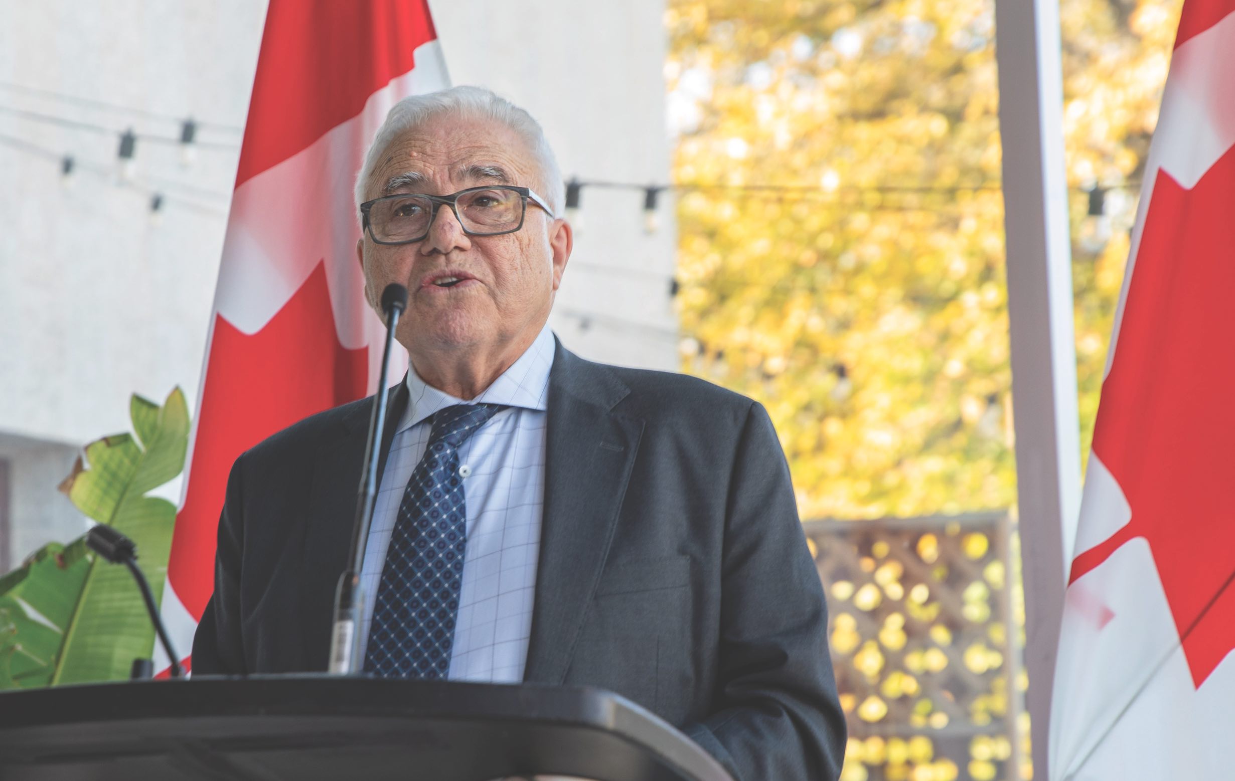Raymond Théberge est le Commissaire aux langues officielles.