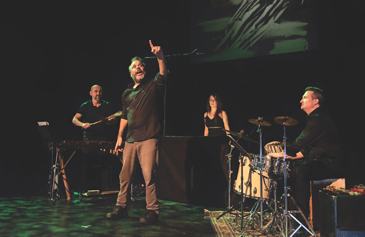 La troupe de la pièce lors d’une représentation.