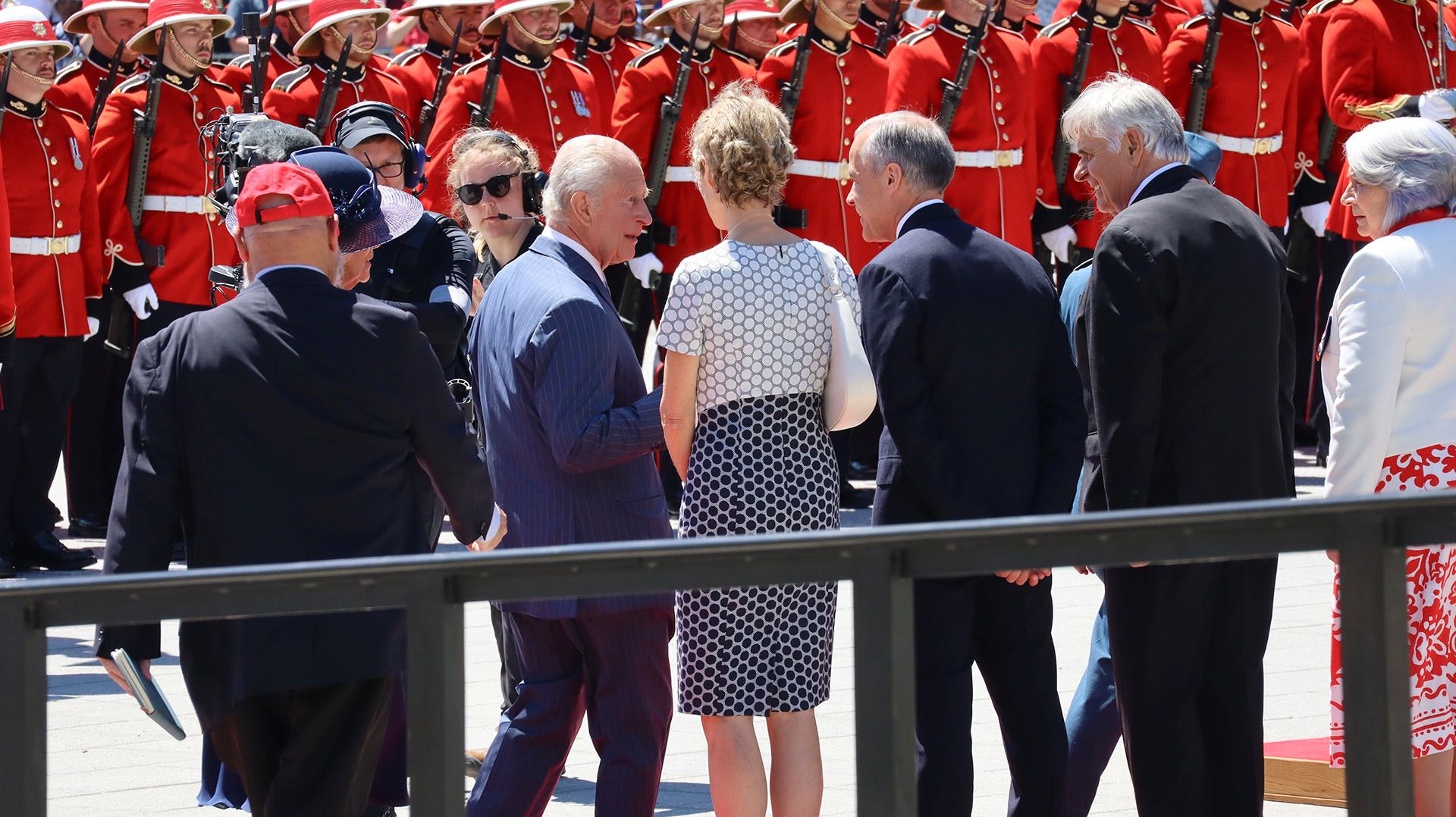 Le roi Charles III et de la reine consort Camilla à leur arrivée au Sénat pour la lecture du discours du Trône.
