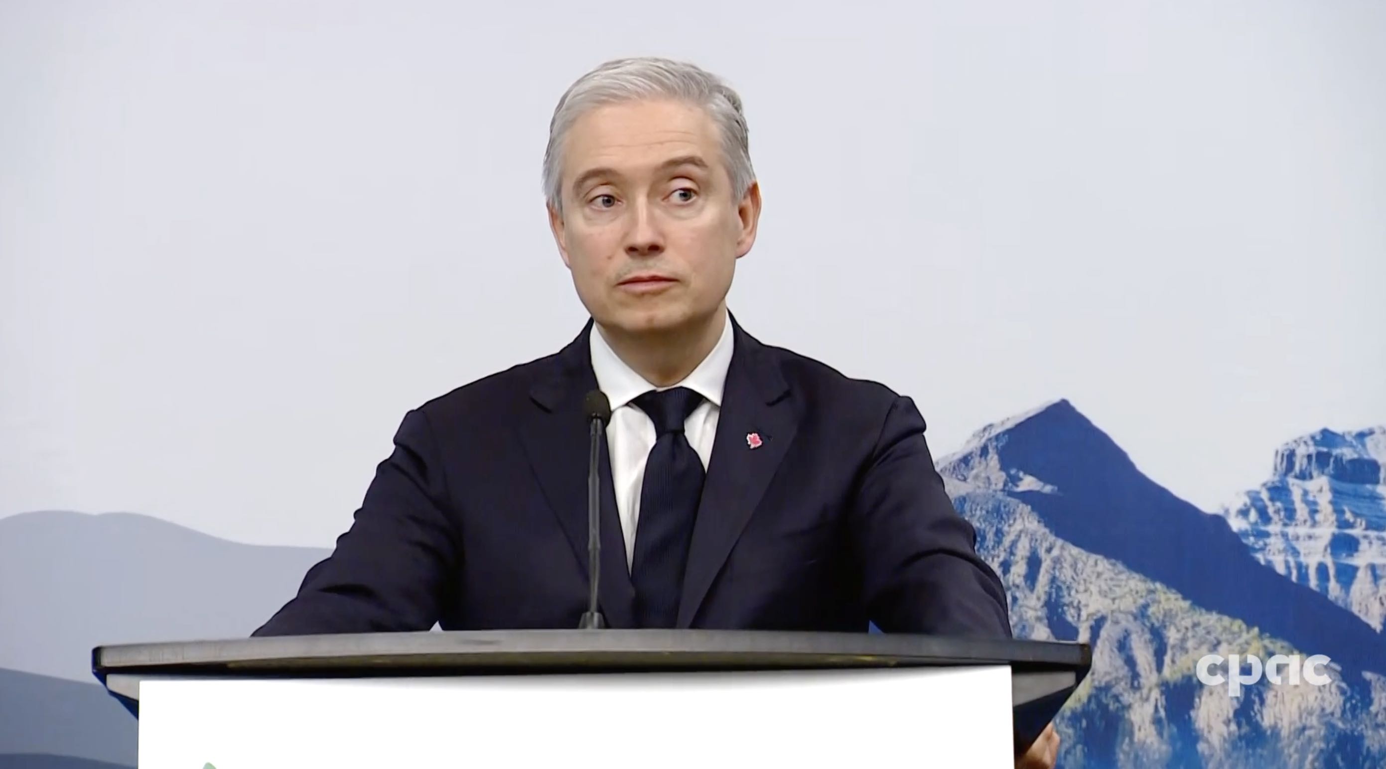 Le ministre fédéral des Finances, François-Philippe Champagne, et le gouverneur de la Banque du Canada, Tiff Macklem, ont donné une conférence de presse pour clôturer la réunion de trois jours des ministres des Finances et des gouverneurs des banques centrales du G7.