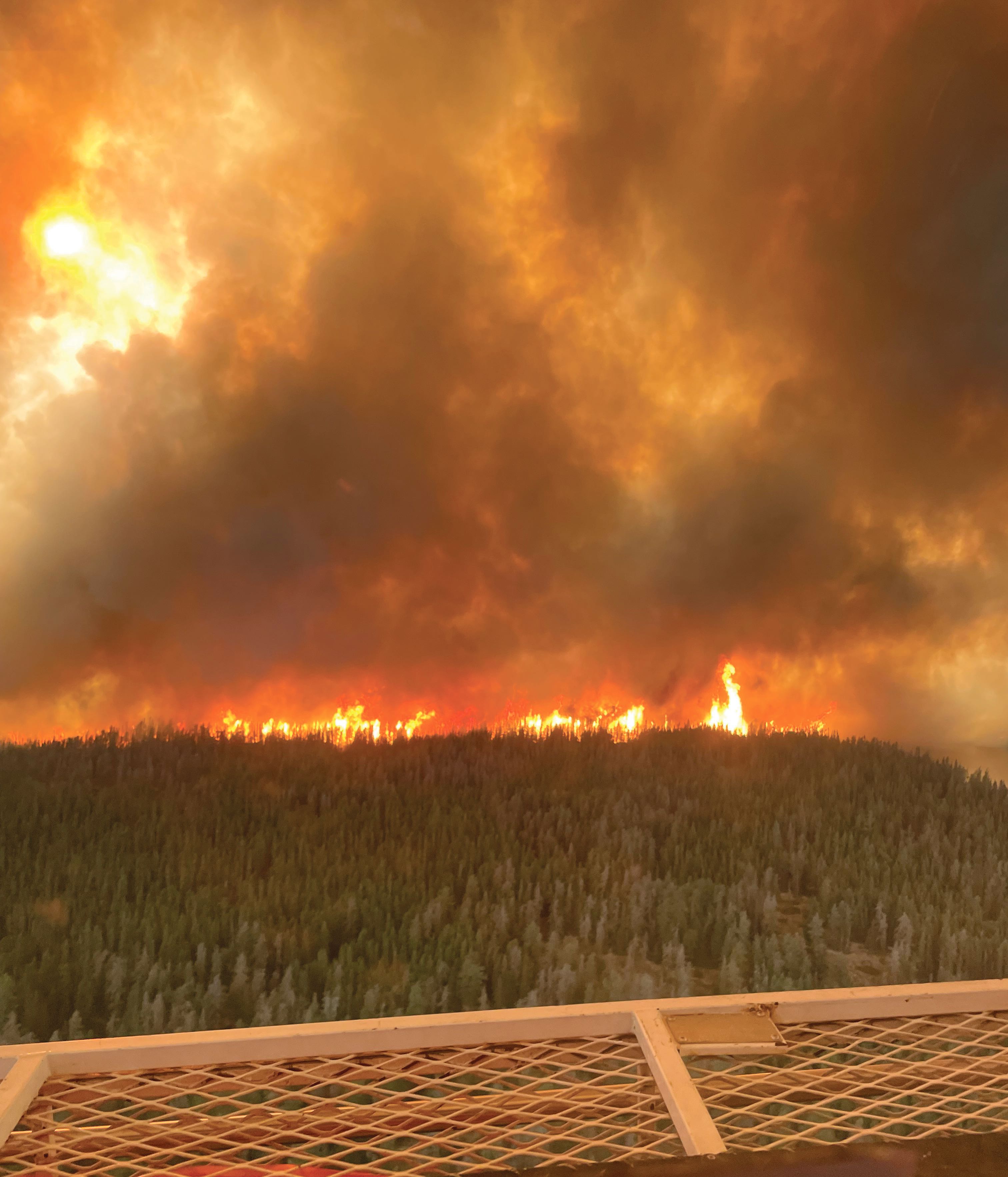 Vue de l’incendie depuis l’hélicoptère de sauvetage.