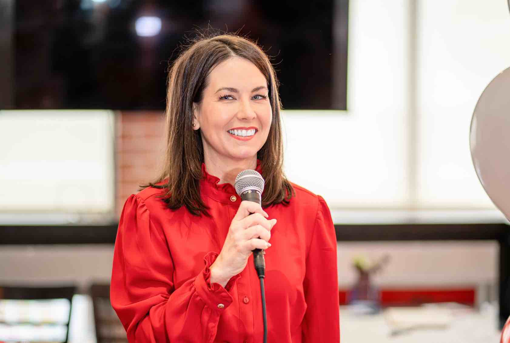 Kristina Tesser Derksen devient la députée de de Milton-Est—Halton Hills-Sud.