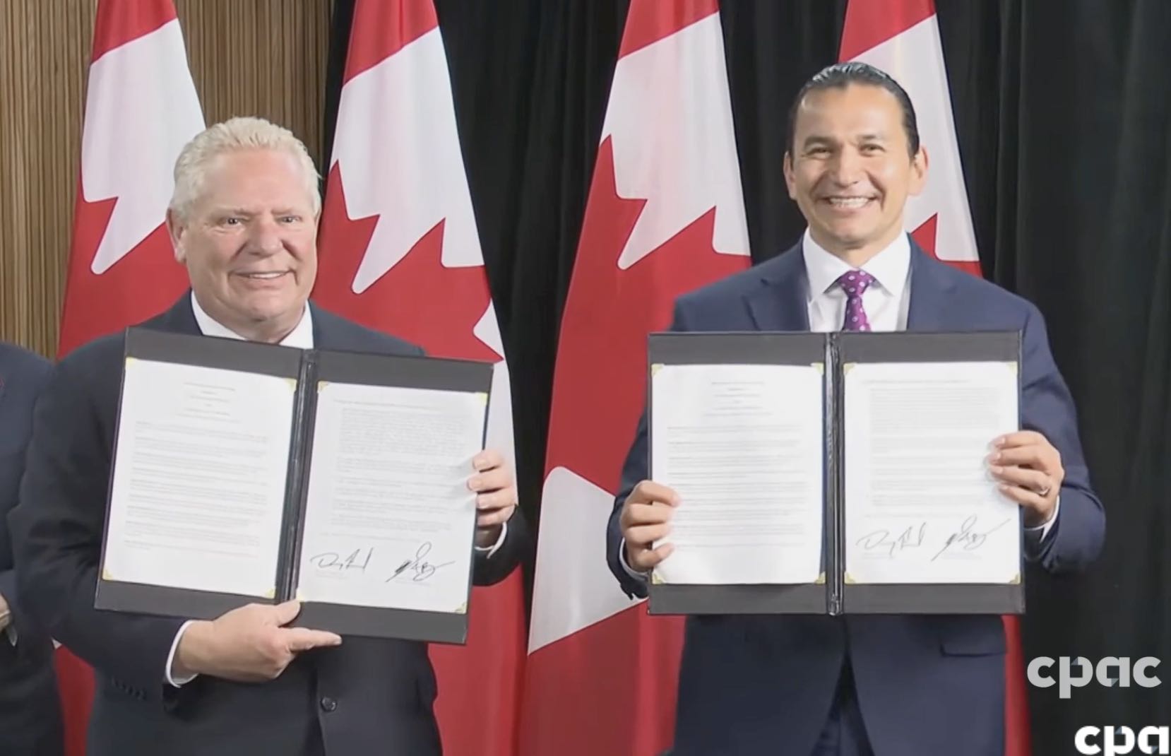 Le premier ministre de l'Ontario Doug Ford et le premier ministre du Manitoba Wab Kinew.