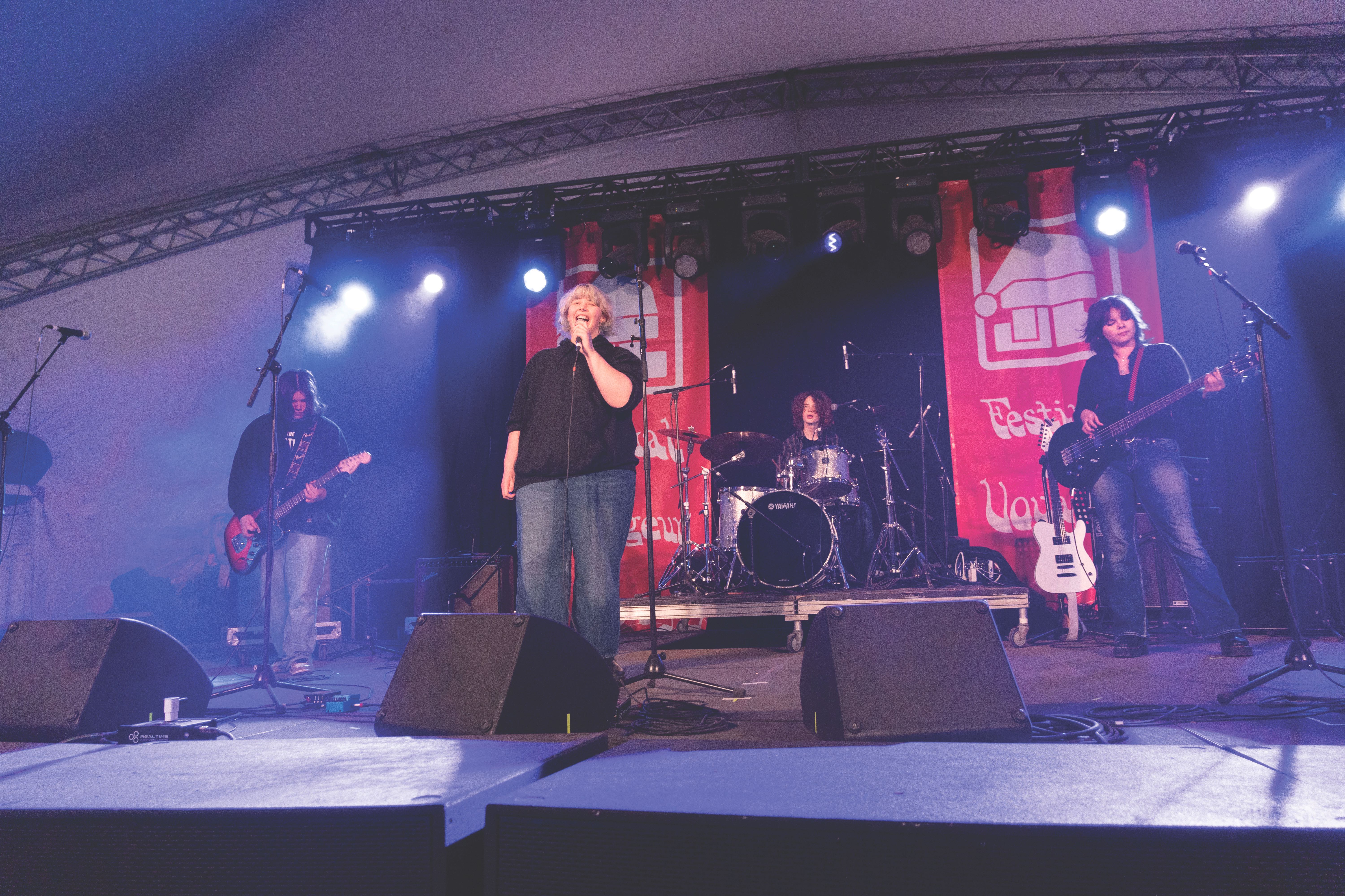 Photos d’archives de la fameuse Chicane électrique, concours de musique organisé par le 100 NONS. 