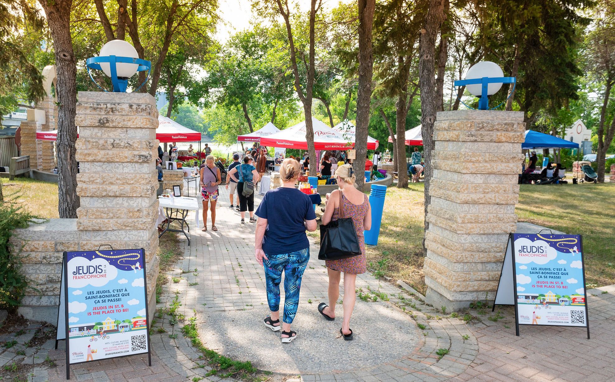 Le Marché d'été de Saint-Boniface au parc Joseph-Royal est l'un des incontournables des Jeudis Franco Thursdays.