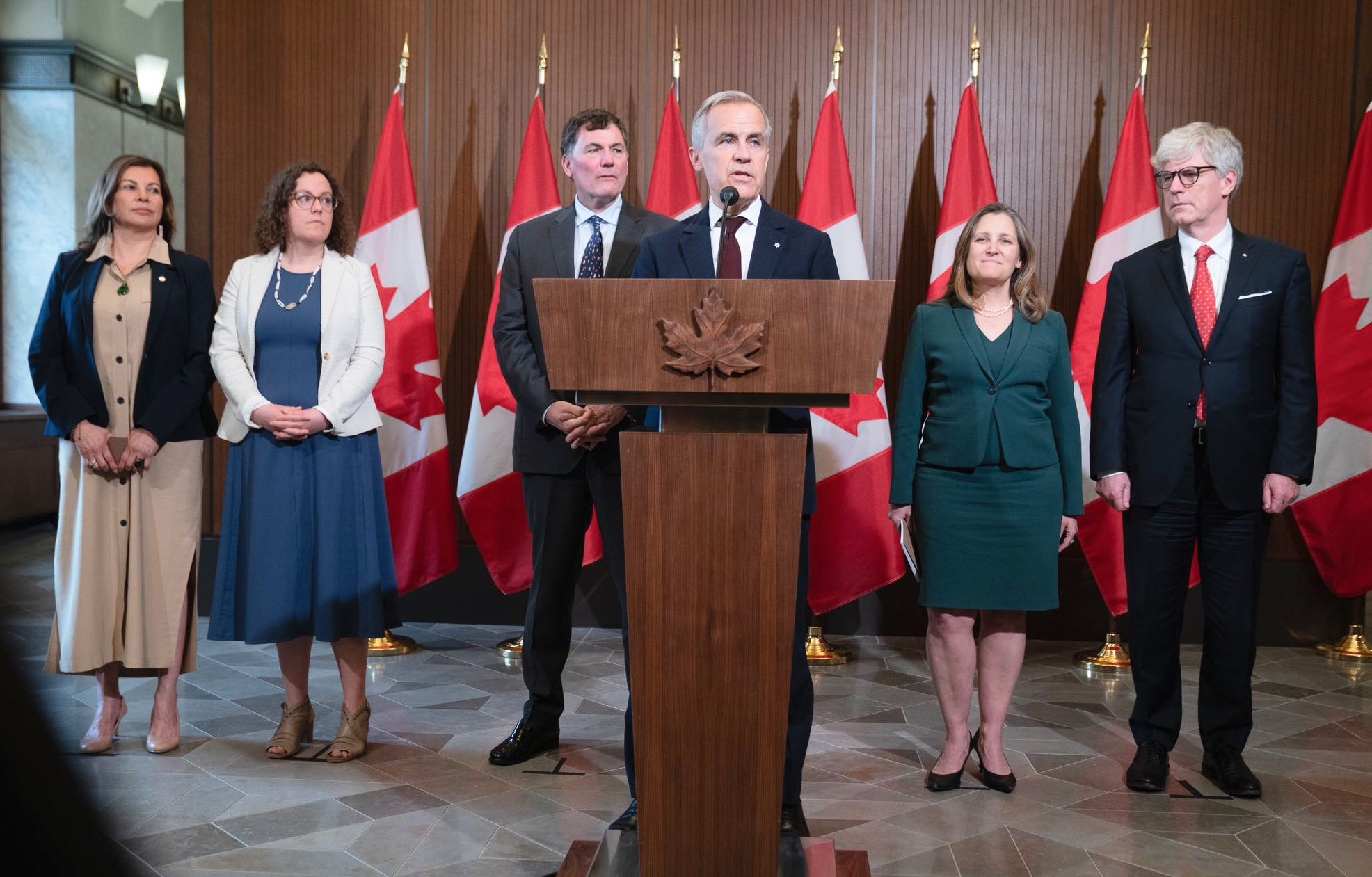 Mark Carney était accompagné par des membres du gouvernement pour faire cette annonce.