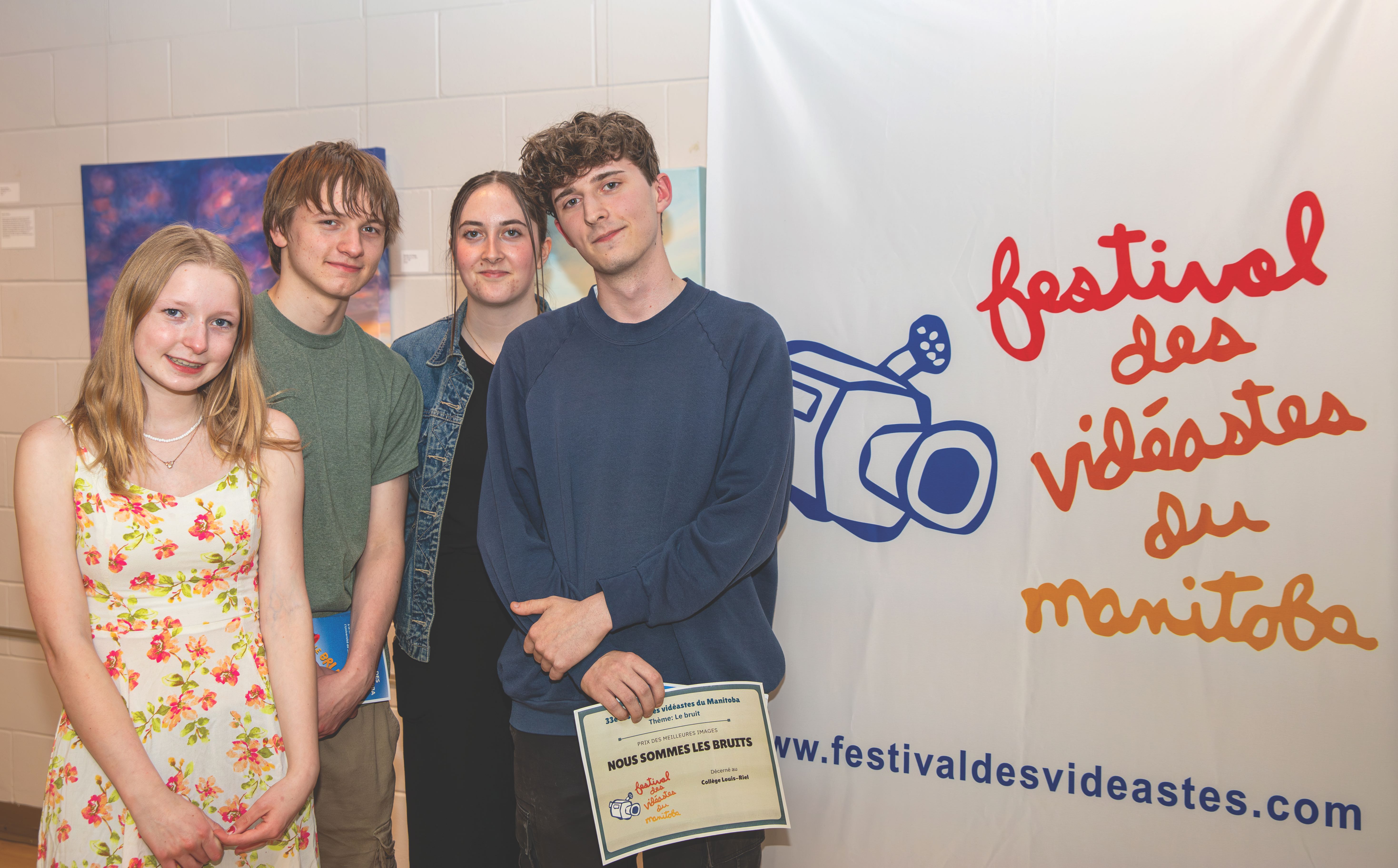 De gauche à droite : Annika Perkins, Nathan Perkins, Claudie Smith, Vincent Gagné du Collège Louis-Riel.