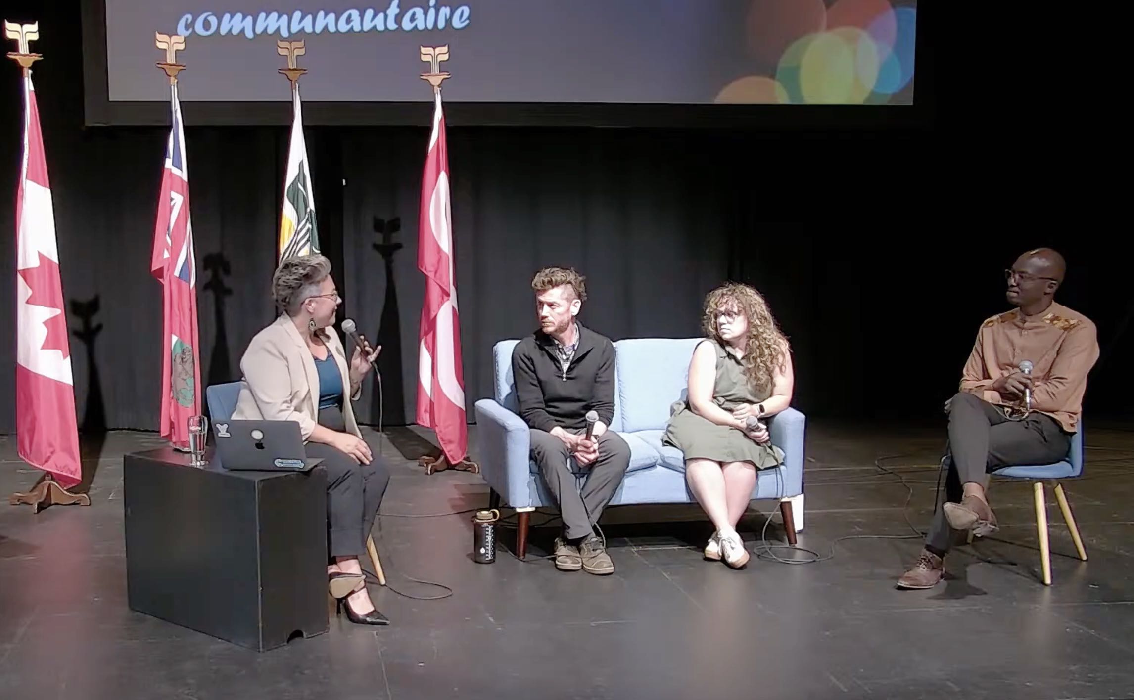 Myriane Ouellette a animé le panel de discussion. Les invités étaient Edouard Lamontagne, Fédération culturelle de la francophonie manitobaine, Chantal Young, Sports en français et Wilgis Agossa, directeur général de la Cathédrale Saint-Boniface et organisateur de Noir et fier.
