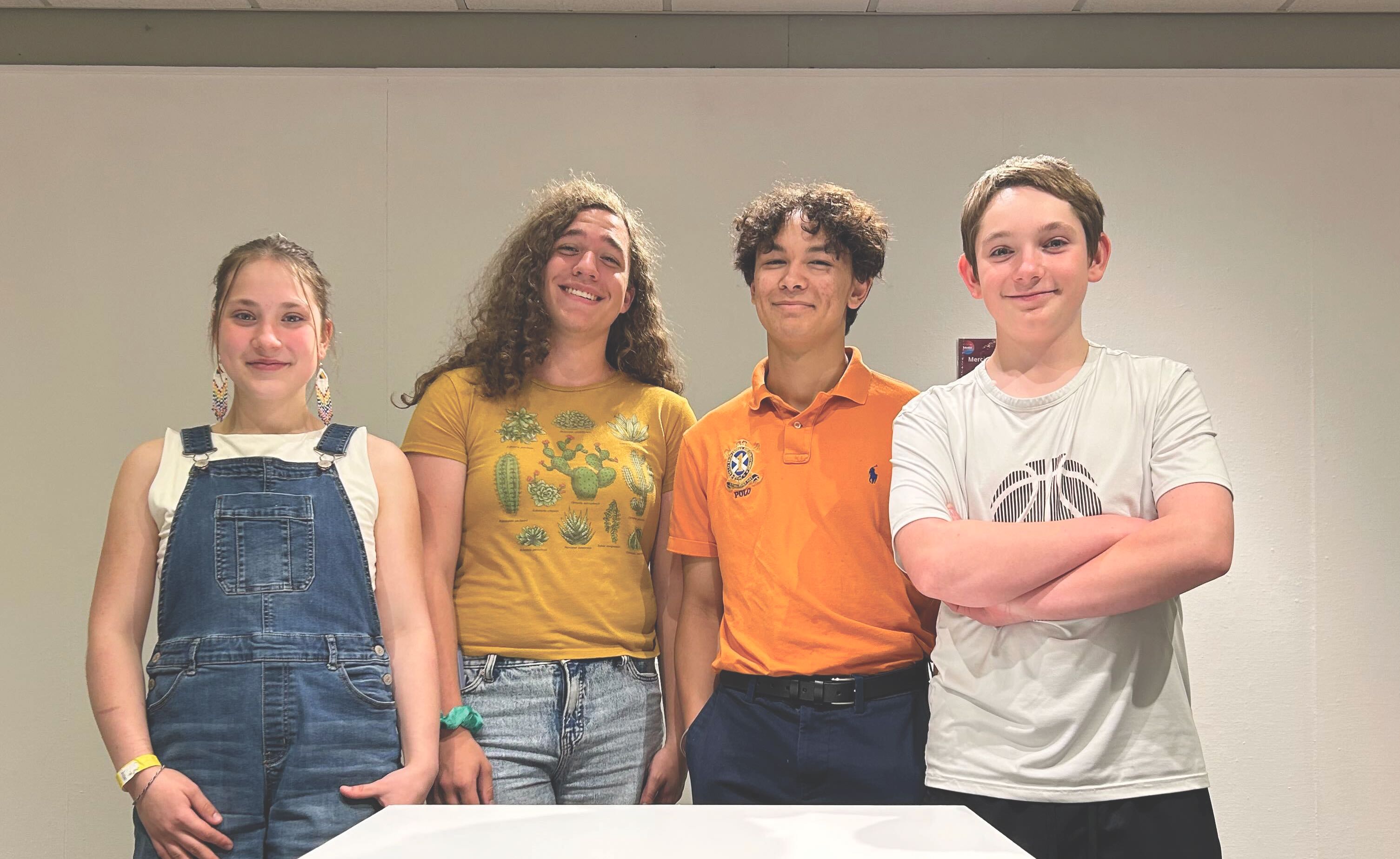 L’équipe d’art oratoire d’Équipe Manitoba : Stella Tétrault, Holly Nielsen, Raphael Raharijaona et Xavier Laurendeau Szewaga. 