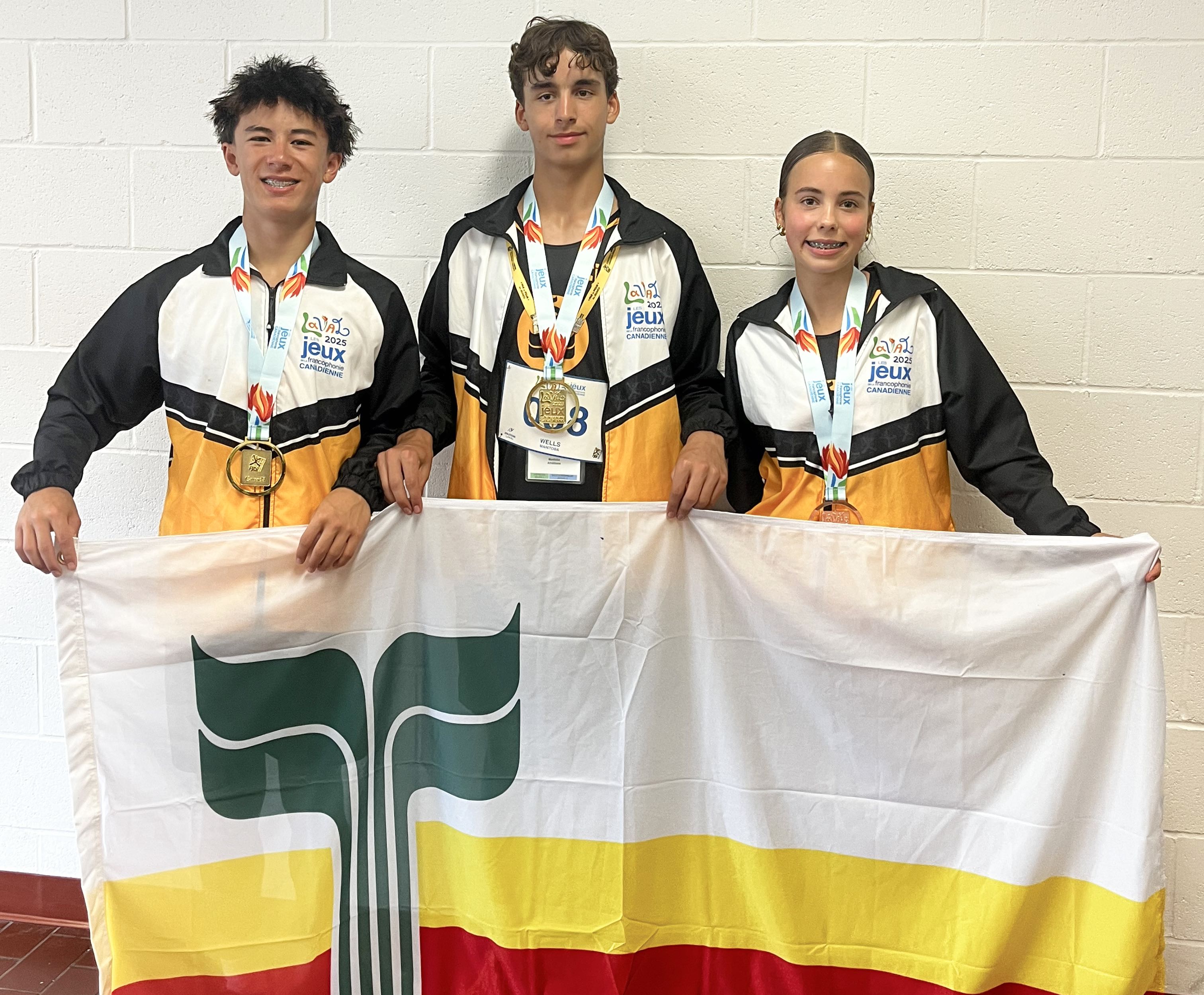 Dion Smeets, Brendan Wells et Violet Héroux, tous médaillés dans la discipline d’athlétisme.