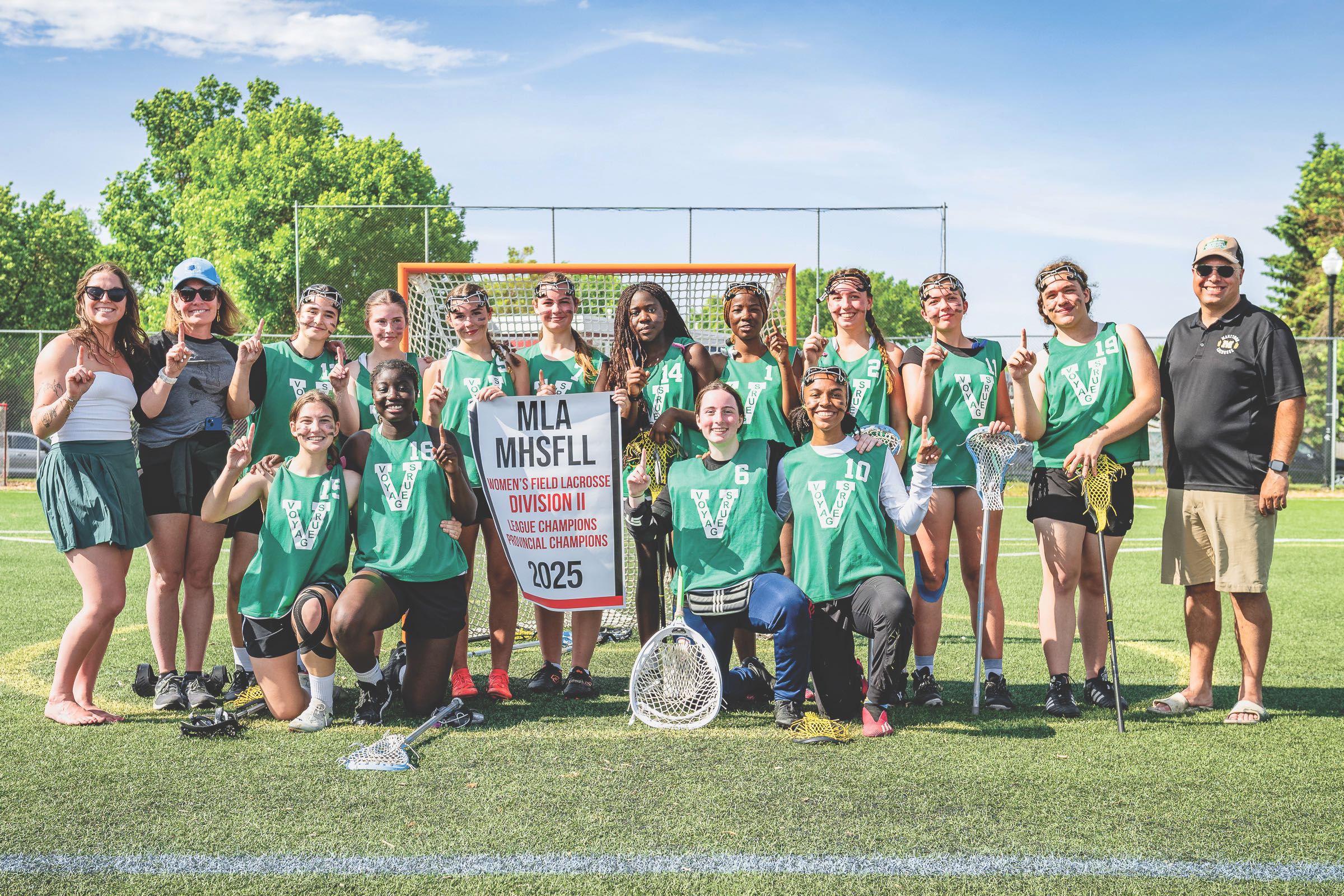 L’équipe féminine de la crosse du CLR a dépassé les attentes lors des championnats provinciaux.
