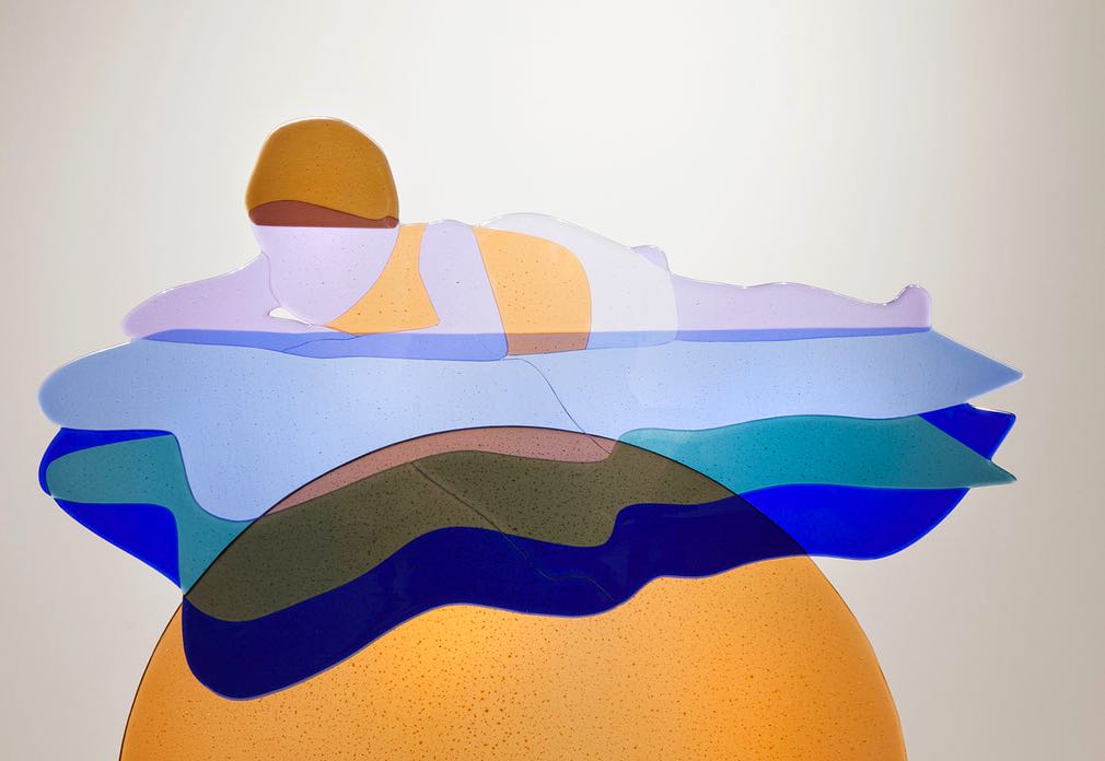 Aura 3 : Vagues soleil, verre fusionné et béton, l'une des oeuvres de Anna Binta Diallo.