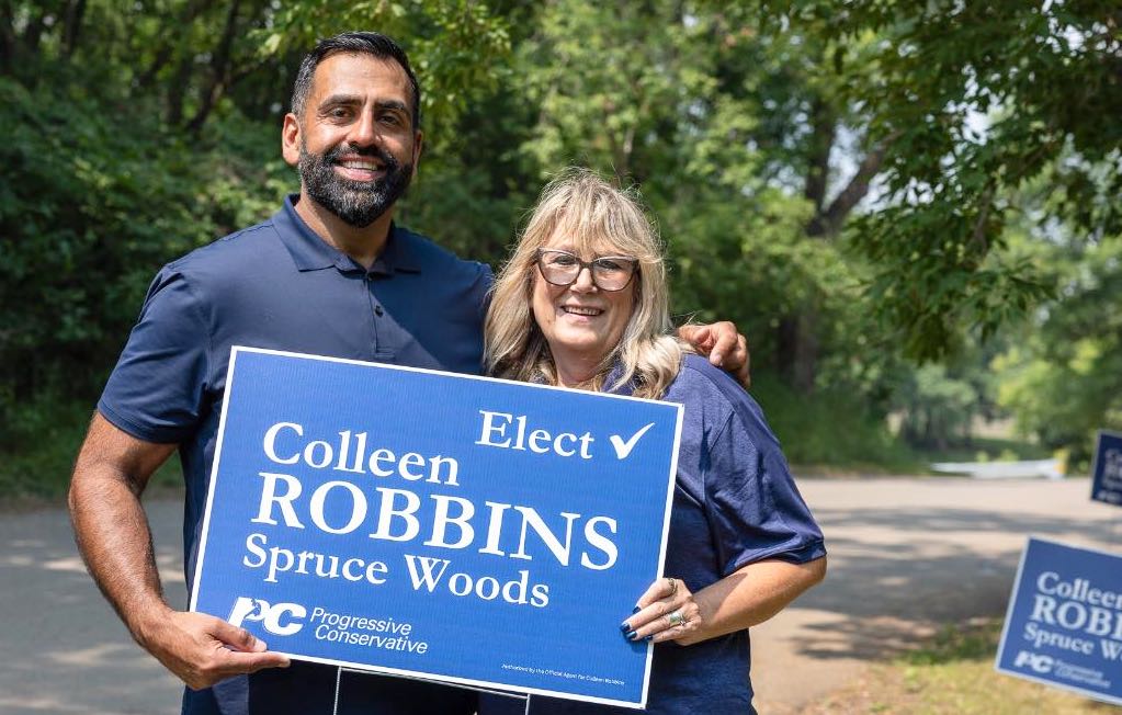 Obby Khan, chef du nouveau chef du Parti progressiste-conservateur du Manitoba, avec la candidate élue Colleen Robbins.
