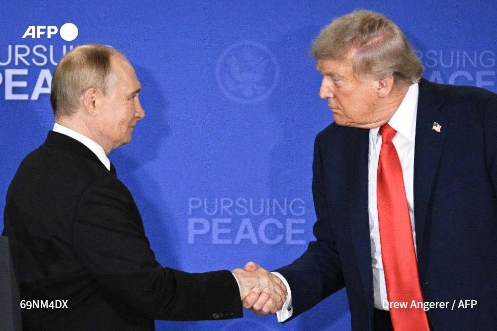 Vladimir Poutine et Donald Trump lors de leur rencontre à Anchorage en Alaska.