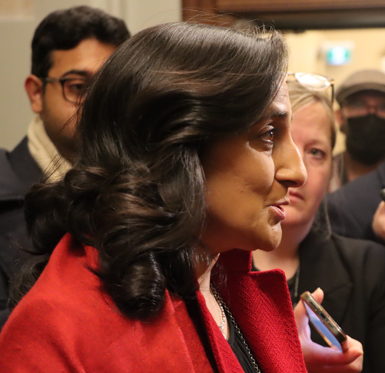 La ministre des Affaires étrangères du Canada, Anita Anand, a affirmé mercredi qu’elle «évaluait» les relations du Canada avec Israël, notamment après une attaque d’Israël pour la première fois à Doha, au Qatar. (Photo : Camille Langlade – Francopresse)