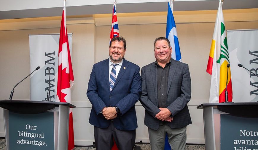 Glen Simard, ministre des Relations avec les municipalités et le Nord et ministre responsable des Affaires francophones, et Ivan Normandeau, président de l’AMBM.