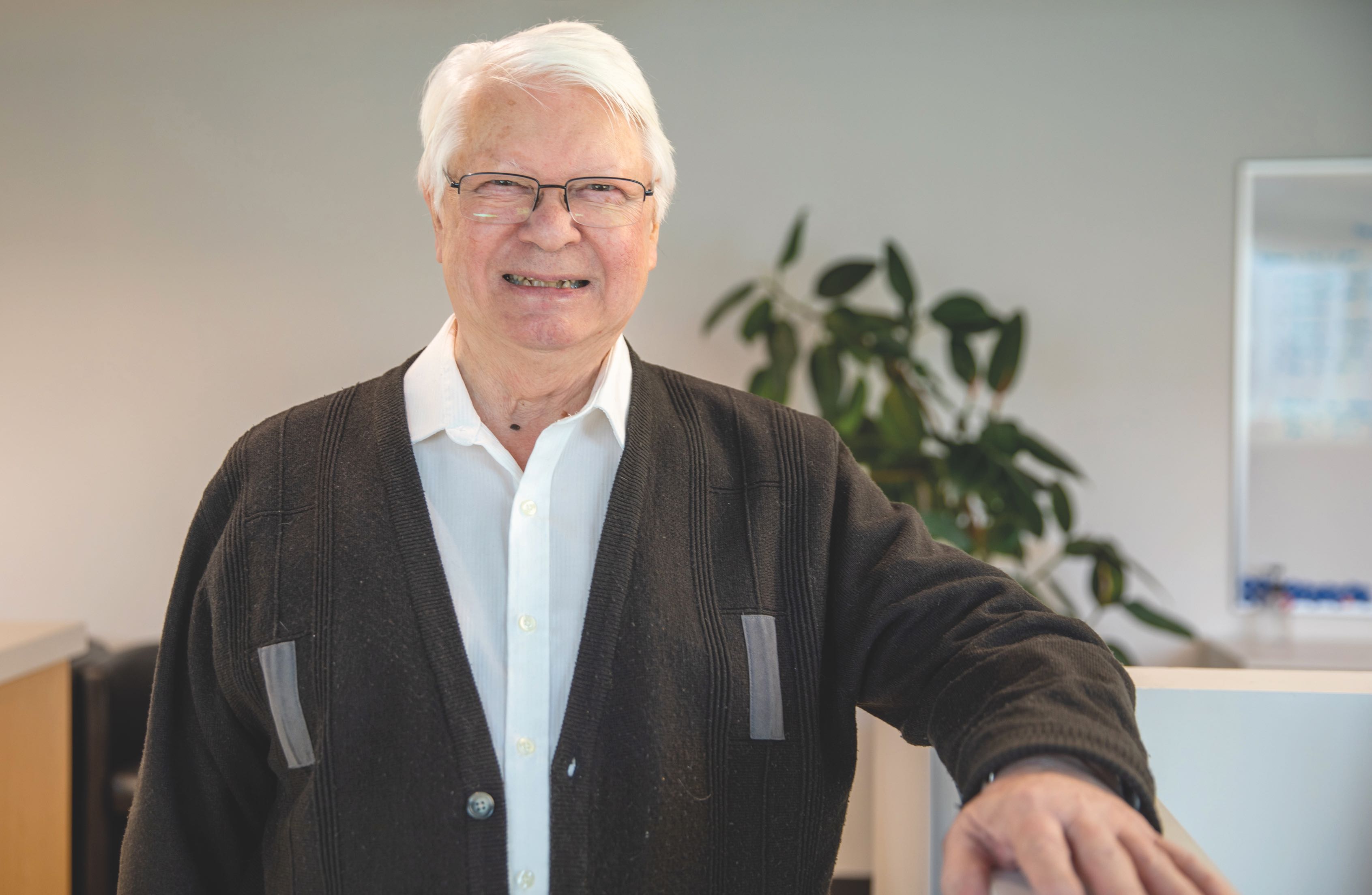 Raymond Hébert.