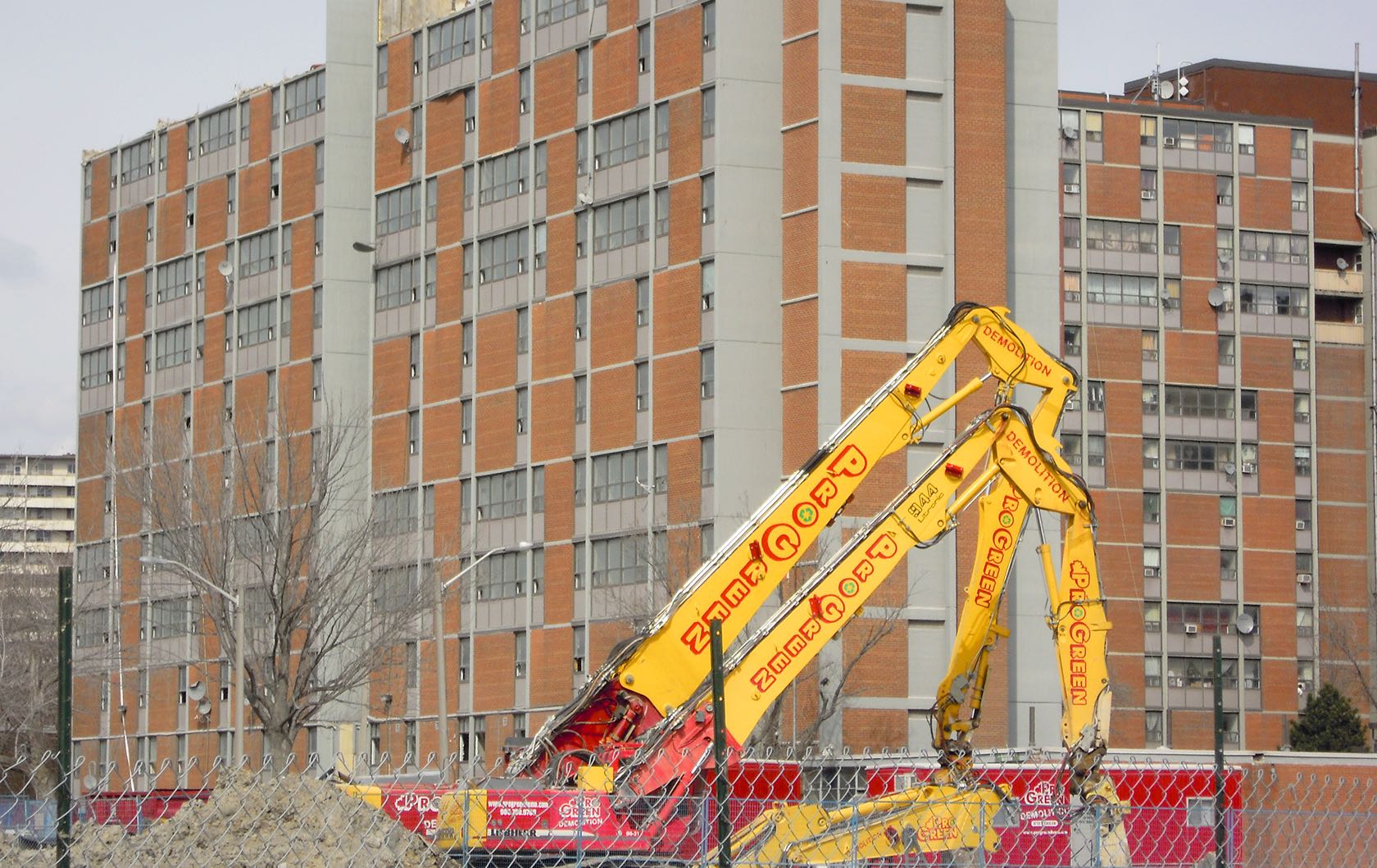 Selon la Commission canadienne des droits de la personne, « le droit à un logement adéquat est un droit fondamental pour tous et toutes au Canada ».