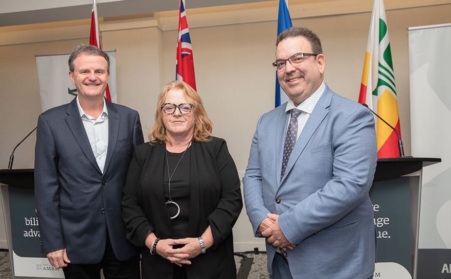 Normand Dupas, membre de l'Agence nationale et internationale du Manitoba (ANIM), Madeleine Arbez, directrice générale du CDEM, et André Brin, directeur général du WTC Winnipeg.