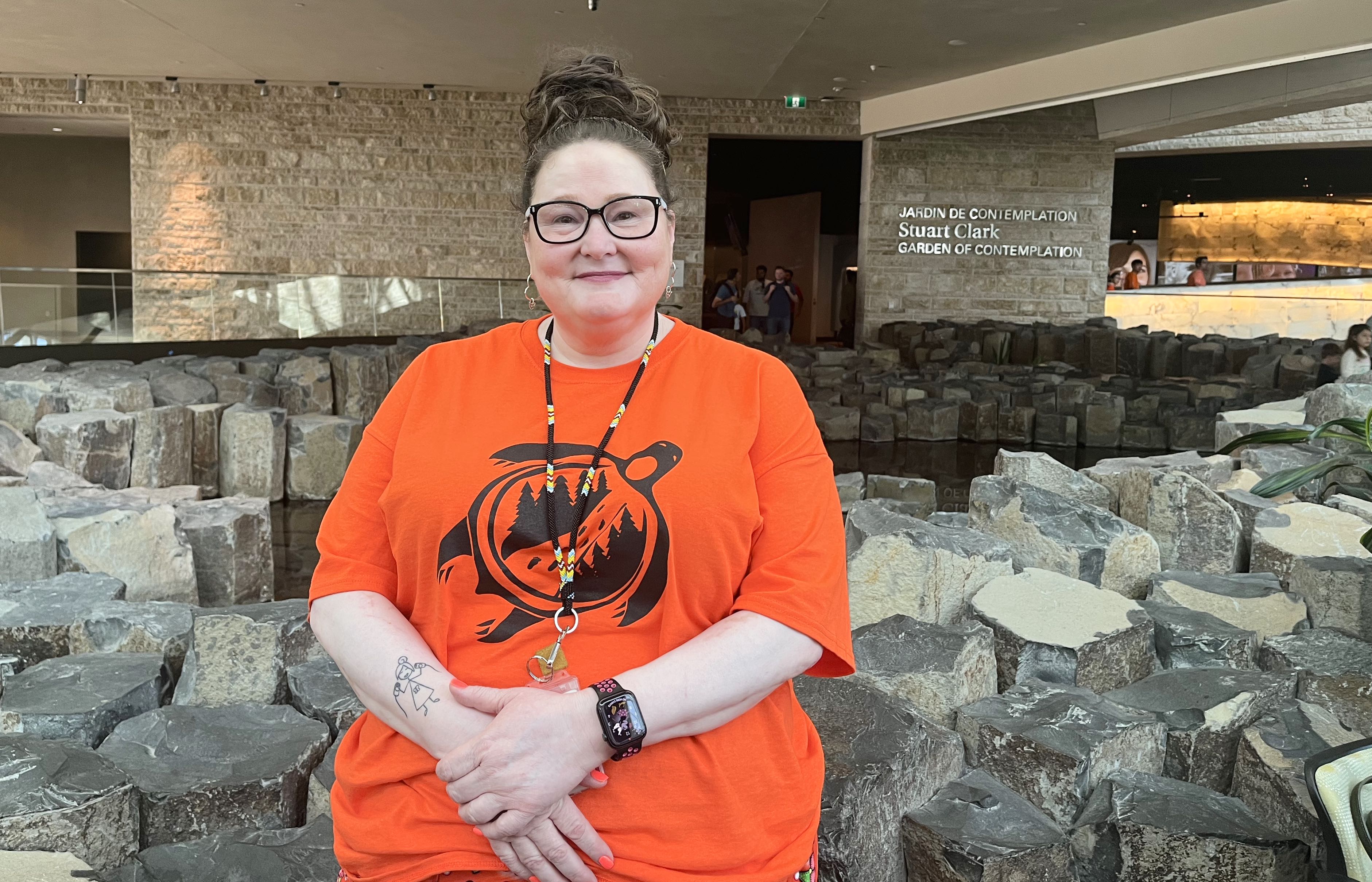 Marilyn Dykstra, gardienne du savoir au Musée canadien pour les droits de la personne.