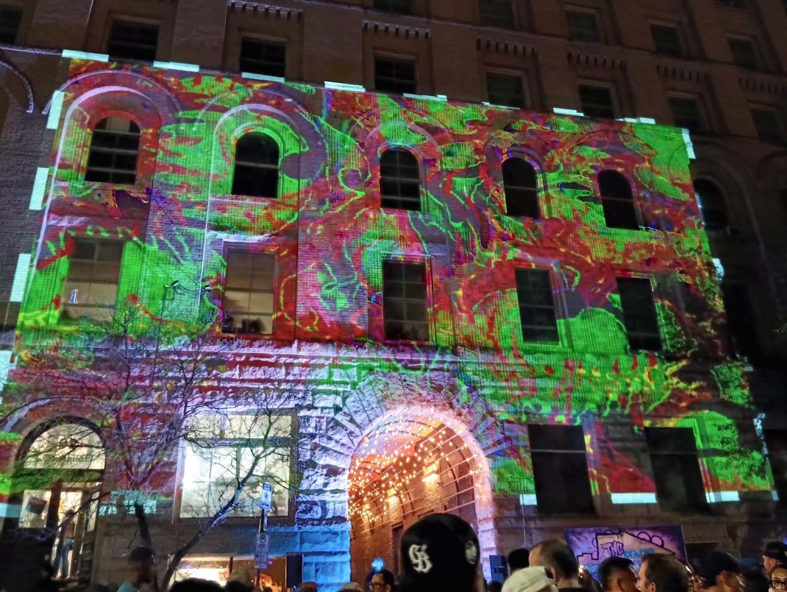 Projections multimédia dans le centre-ville de Winnipeg. 
