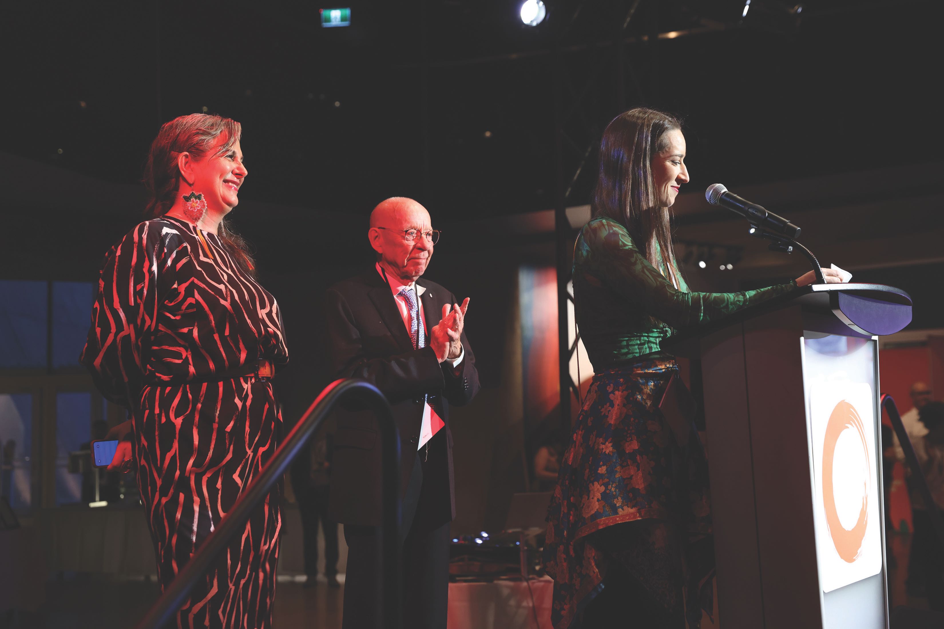 Roland Mahé, Geneviève Pelletier et Marie-Ève Fontaine. Trois générations, 57 ans d’histoire du TCM étaient réuni sur scène pour lancer le Gala.