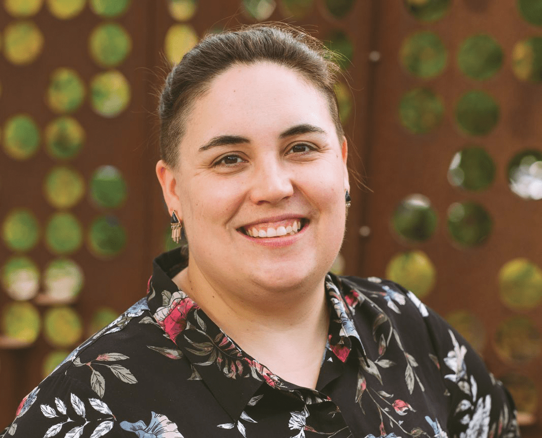 Arielle Morier-Roy signe l’identité visuelle du centenaire du Théâtre Cercle Molière.