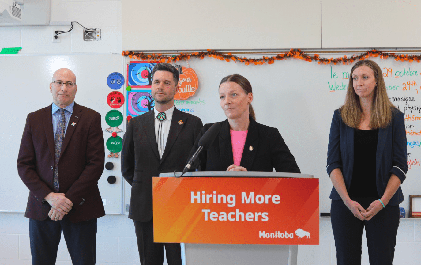 La ministre de l’Éducation et de l’Apprentissage de la petite enfance, Tracy Schmidt, a fait cette annonce depuis la nouvelle école dans le quartier Sage Creek de la DSFM.