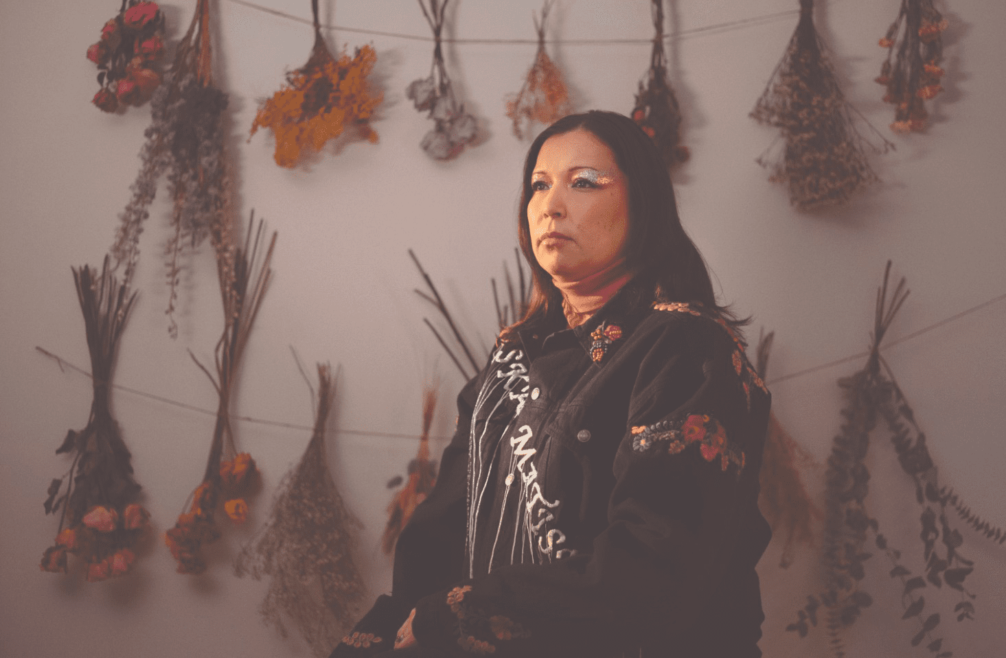 Laura Niquay, artiste atikamekw sera au CCFM le 4 novembre pour les Coups de cœur francophones.