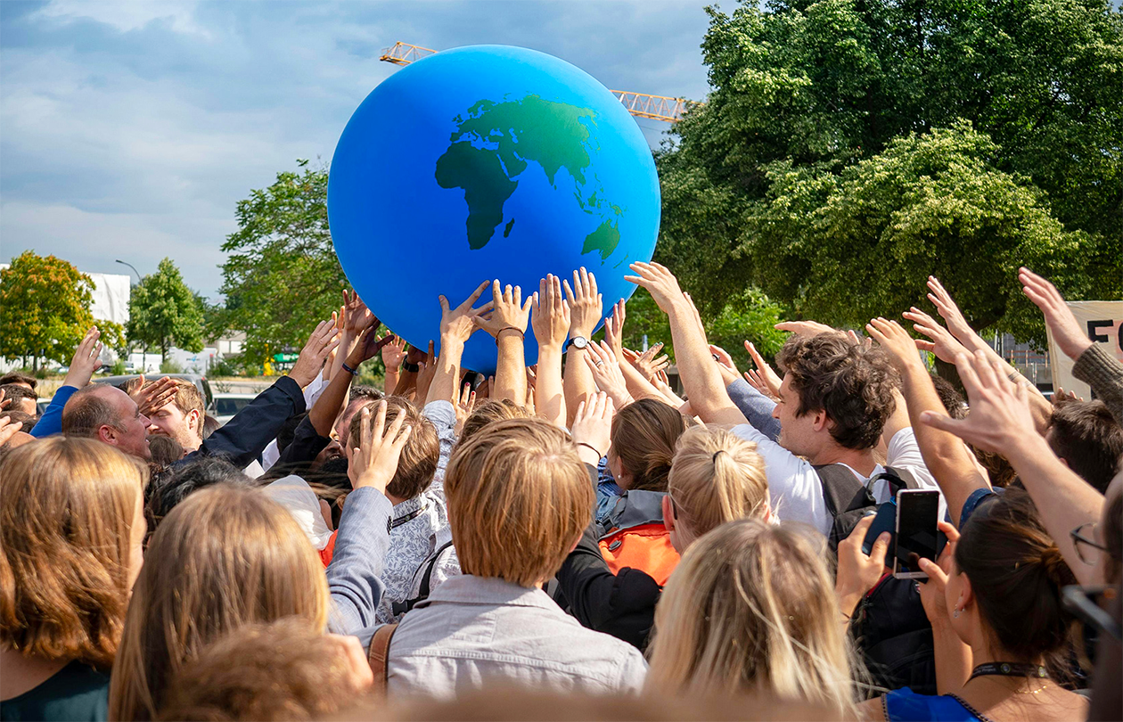 Une large majorité de la population mondiale aimerait voir leur gouvernement mettre en place plus de mesures pour lutter contre les changements climatiques et leurs effets.