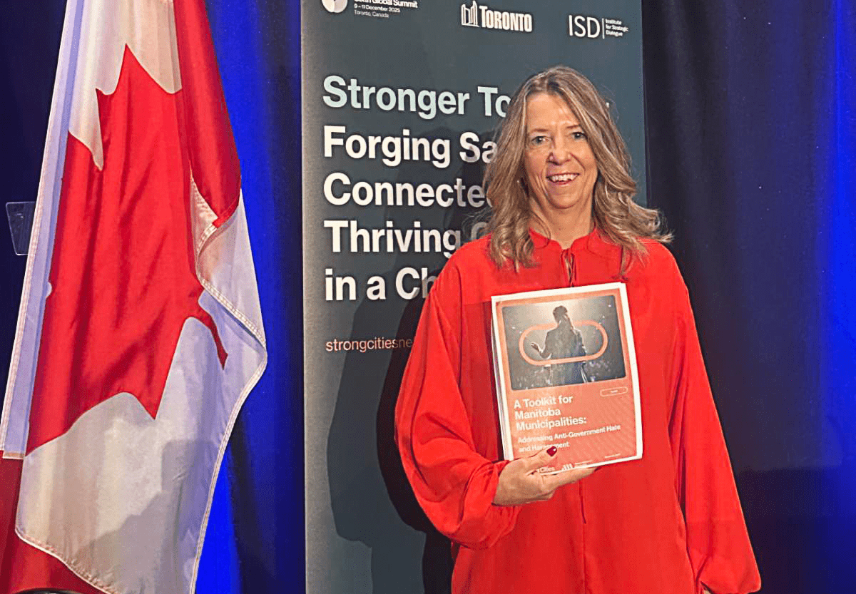 Kathy Valentino, présidente de l'Association des Municipalités du Manitoba, a présenté la nouvelle boîte à outils.