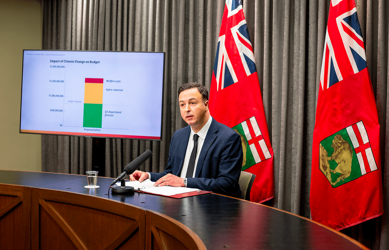 Le ministre des Finances du Manitoba, Adrien Sala, a présenté le rapport du 2e trimestre de 2025-2026 du gouvernement manitobain.