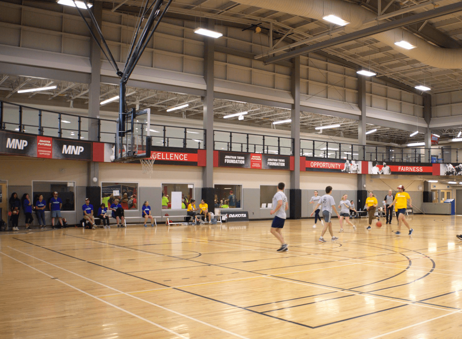 Le gouvernement fait des investissements dans les infrastructures du centre communautaire Dakota.