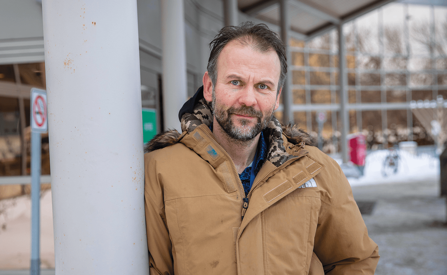 Philippe Lagacé-Wiens est microbiologiste médical à l’Hôpital Saint-Boniface. Il est également professeur adjoint au département de microbiologie médicale et des maladies infectieuses à l’Université du Manitoba.