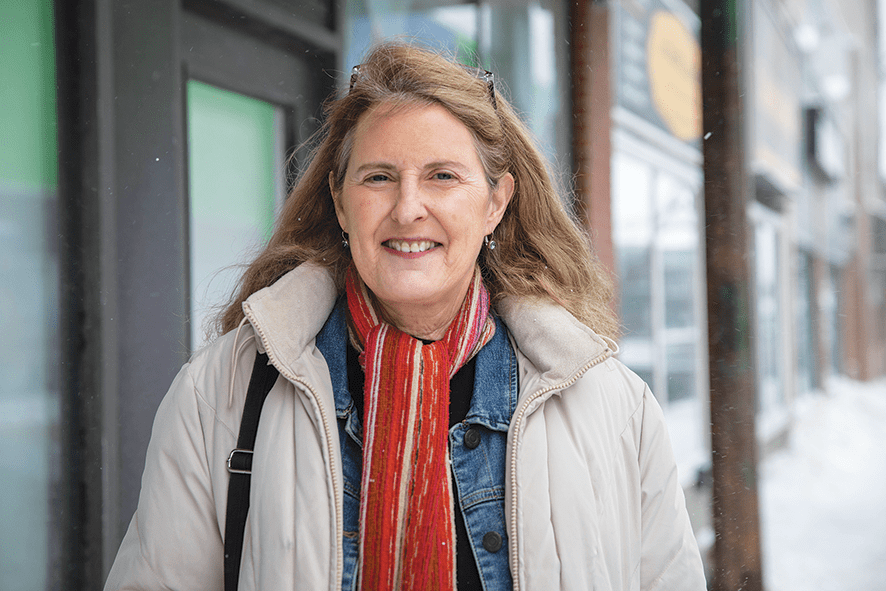 L'artiste Hélène Perreault.