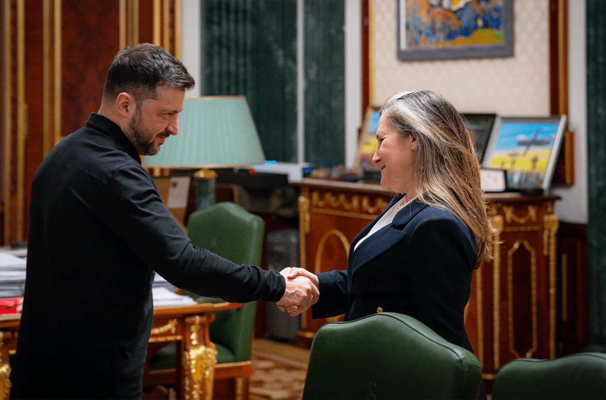 Volodymyr Zelenskyy et Chrystia Freeland.