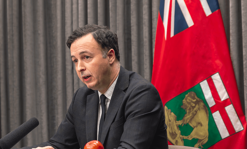 Le ministre des Finances du Manitoba, Adrien Sala.