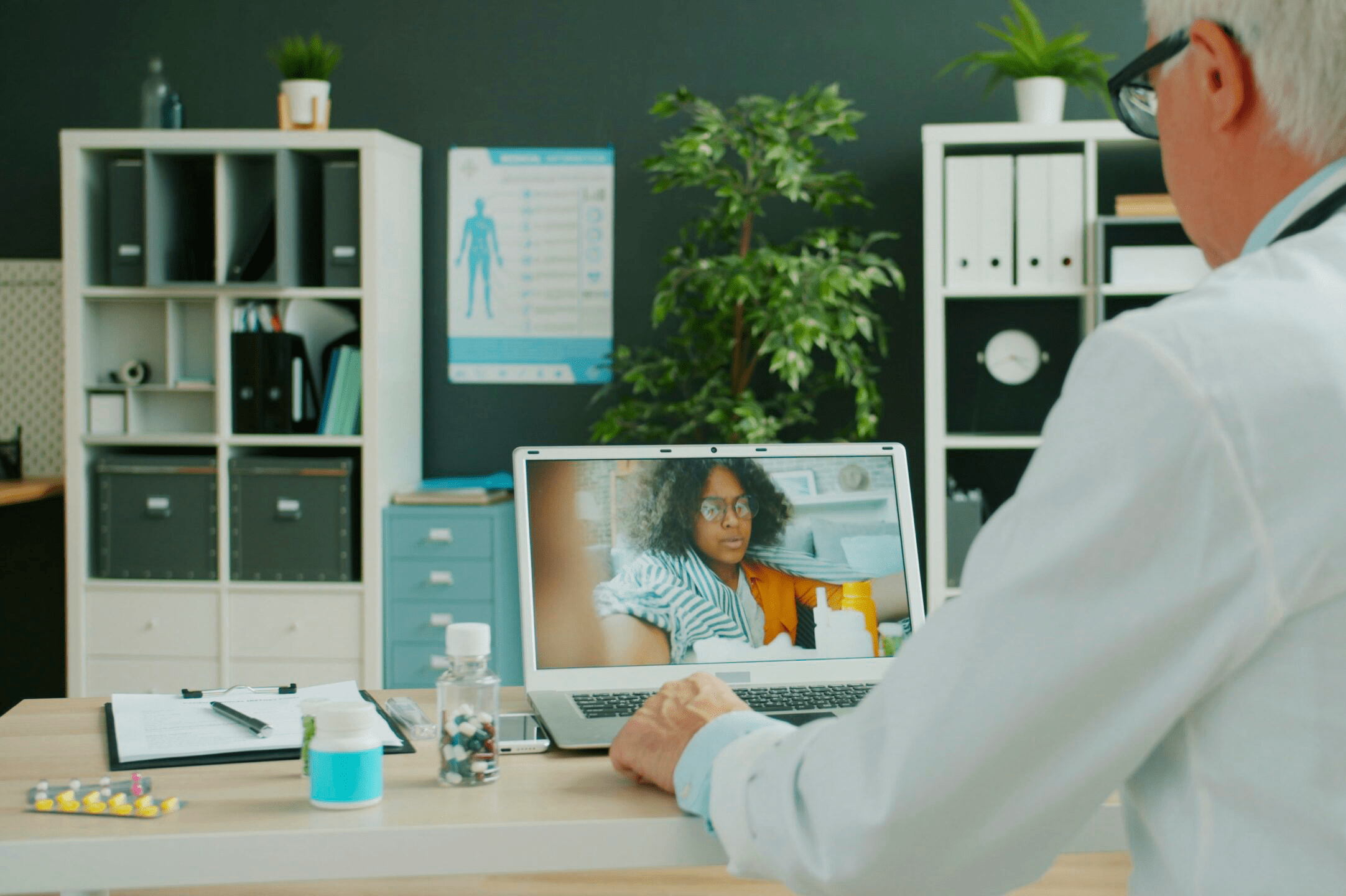 Plusieurs applications mobiles existent pour apprendre à gérer son stress et son anxiété en attendant de rencontrer un professionnel de santé.