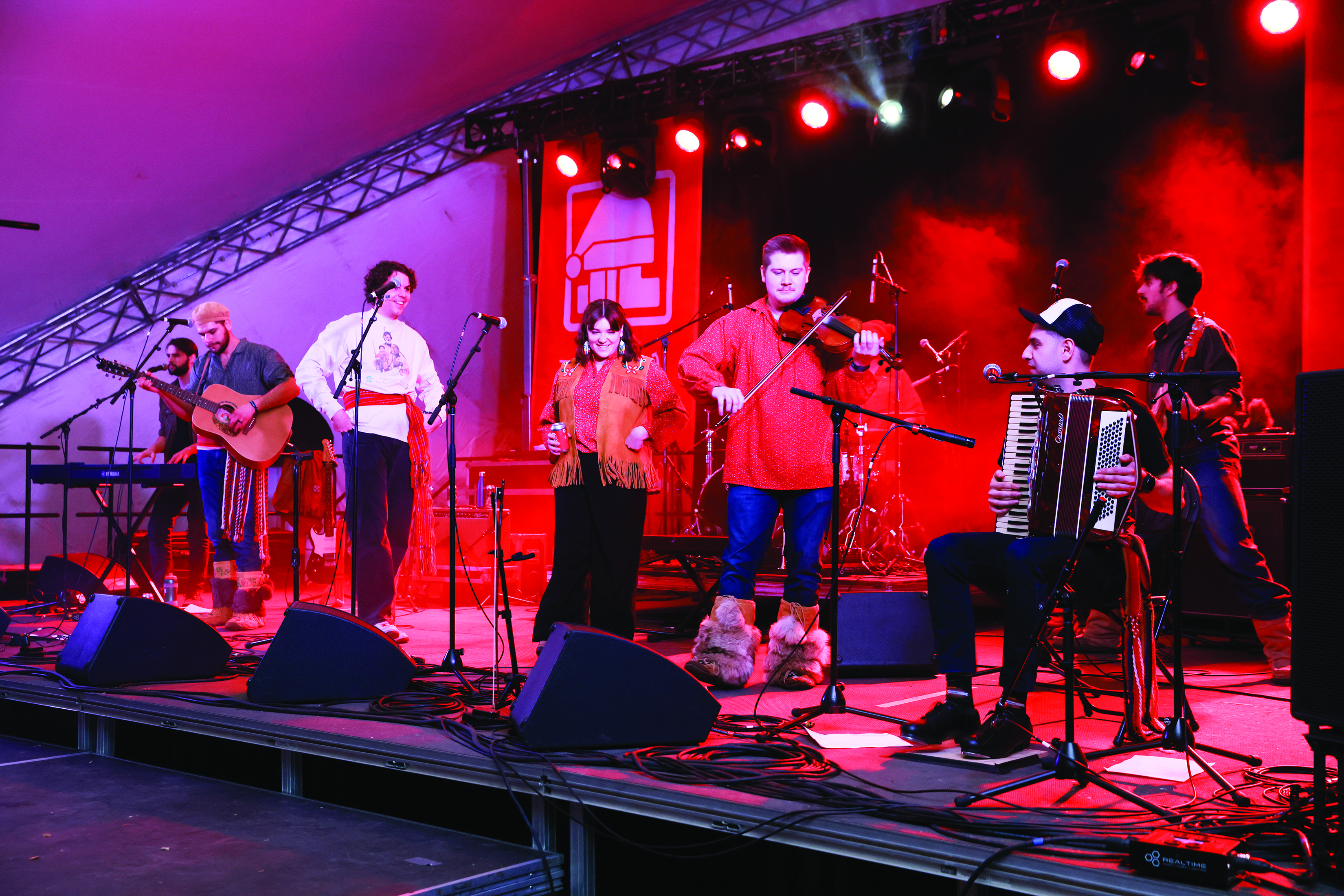 Les G-Strings lors de la cérémonie d’ouverture.