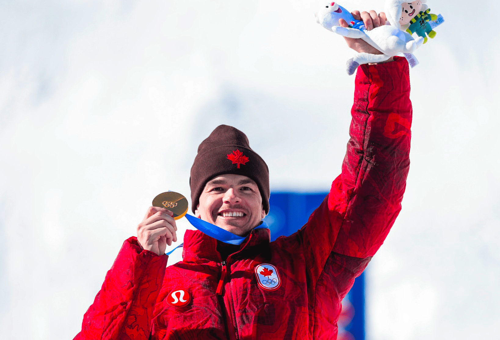 Mikaël Kingsbury est l'un des athlètes canadiens qui a remporté une médaille d'or lors des Olympiques 2026 à Milano Cortina.