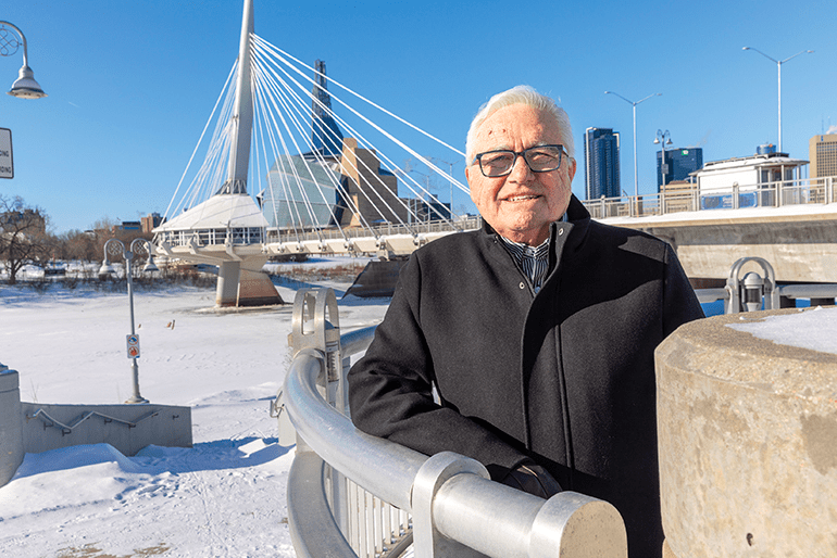 Le Franco-Manitobain, Raymond Théberge, né à Sainte-Anne, a quitté tout récemment son poste de Commissaire aux langues officielles.