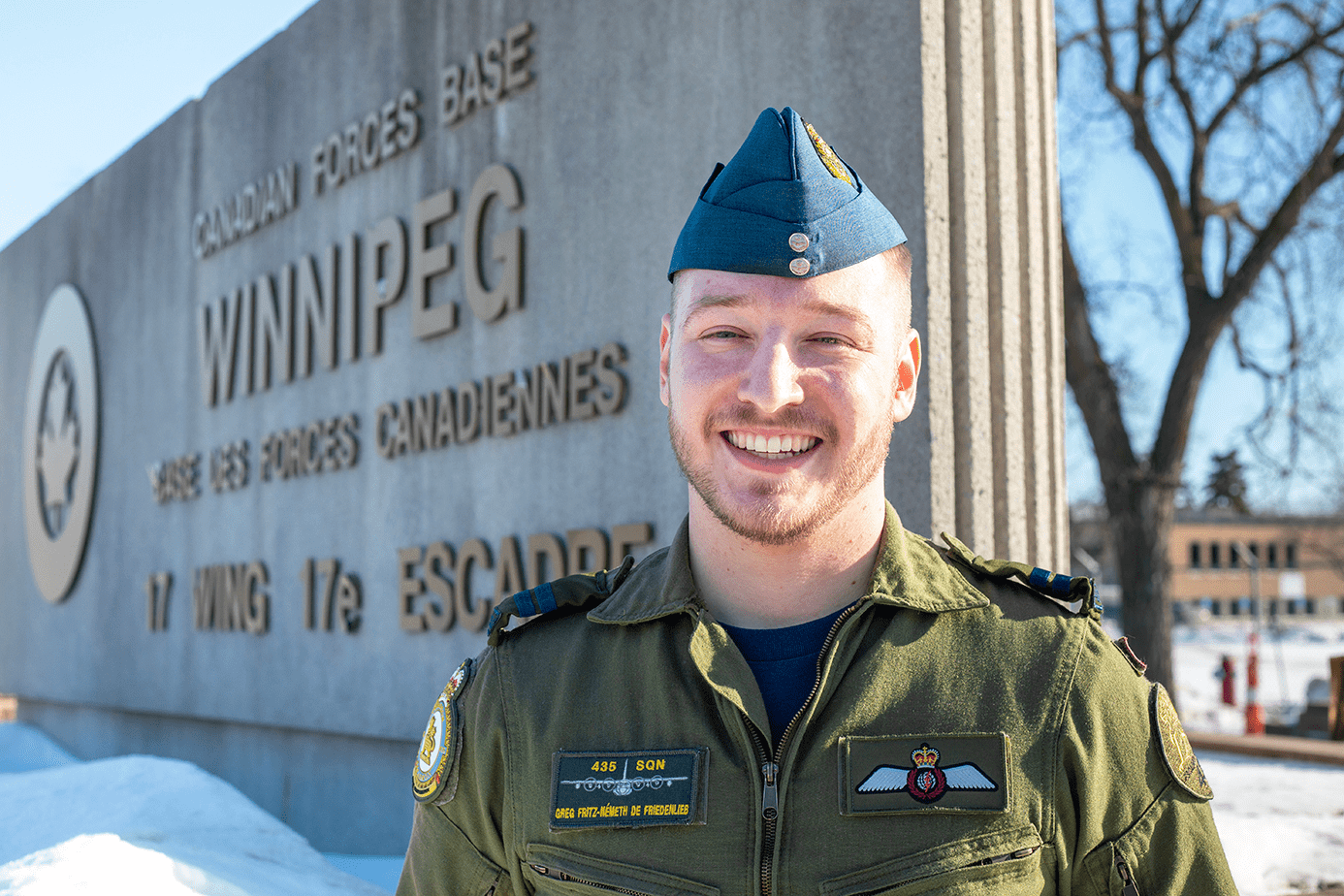 Gregory Fritz-Németh de Friedenlieb, navigateur en recherche et sauvetage au 435e escadron de Winnipeg.