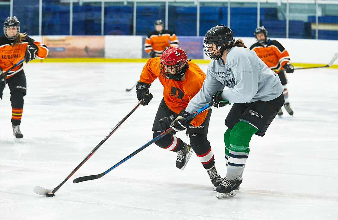 Le hockey féminin gagne en popularité et en visibilité au Canada et dans les communautés francophones.